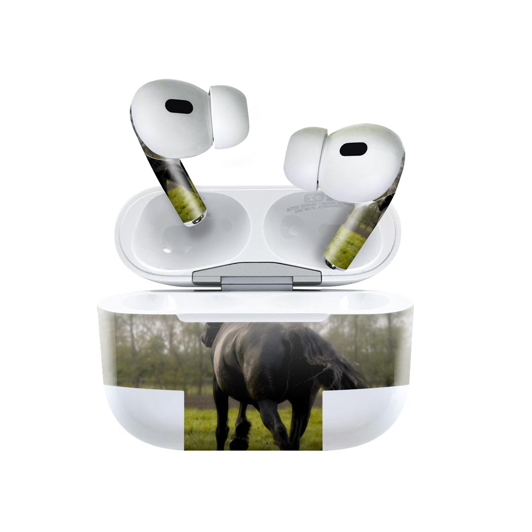 商品特徴・貼るだけでおしゃれに簡単着せ替え、AirPodsPro専用 デザインスキンシール！・高精細プリントで写真と遜色がない仕上がり！・ちょっとしたすり傷から端末を保護！・「裸で持つ派」の人にはもちろん、お手持ちのクリアケース付けてもOK！・エアフリー素材で気泡の心配も軽減！・2枚入りで貼り直しOK！位置調整も安心！注意事項画像はサンプルですので、ご覧の環境によっては多少色味に違いを感じる場合がございます。 イメージと違った、モニターと色味が異なるという理由での交換や返金はご対応出来かねます。スキンシールのみの販売で、AirPods 本体・充電ケース本体は付属しません。シワができた場合、ドライヤーなどで軽く温め、外側に向けてシワを伸ばすように貼ってください。初回貼付時の位置調整や貼り直しは可能ですが、しっかりと押し付けて接着させた後の再剥離、再利用は保証しておりません。また接着部に油分や汚れが付着しますと角の部分は剥がれやすくなりますので、貼付時はあまり触れないようにご注意ください。無地のセミグロスシートにデザインをプリントした商品で、デコなどの加工はございません。 凹凸や光沢があるように見えたり布地や金属を素材にしたように見える商品もありますが、デザインの図版によるものです。印刷時に微妙な画像のズレが生じる場合がございます。ご注文後に1点1点制作する受注生産品の為、不良品以外のご返品や交換は固くお断りします。 発送について完全受注生産のハンドメイド商品となりますので、既製品と比べて発送までお時間を頂いています。 基本的に決済確認後、2?3営業日、最大で10営業日での発送となります。繁忙期や休業日明けの場合はさらに時間がかかる場合があります。 その際には別途メールにてご連絡致します。メール便の場合、発送日から到着までに2?4日ほどかかる場合が多く、紛失などの保障もご対応できかねます。あらかじめご了承下さい。