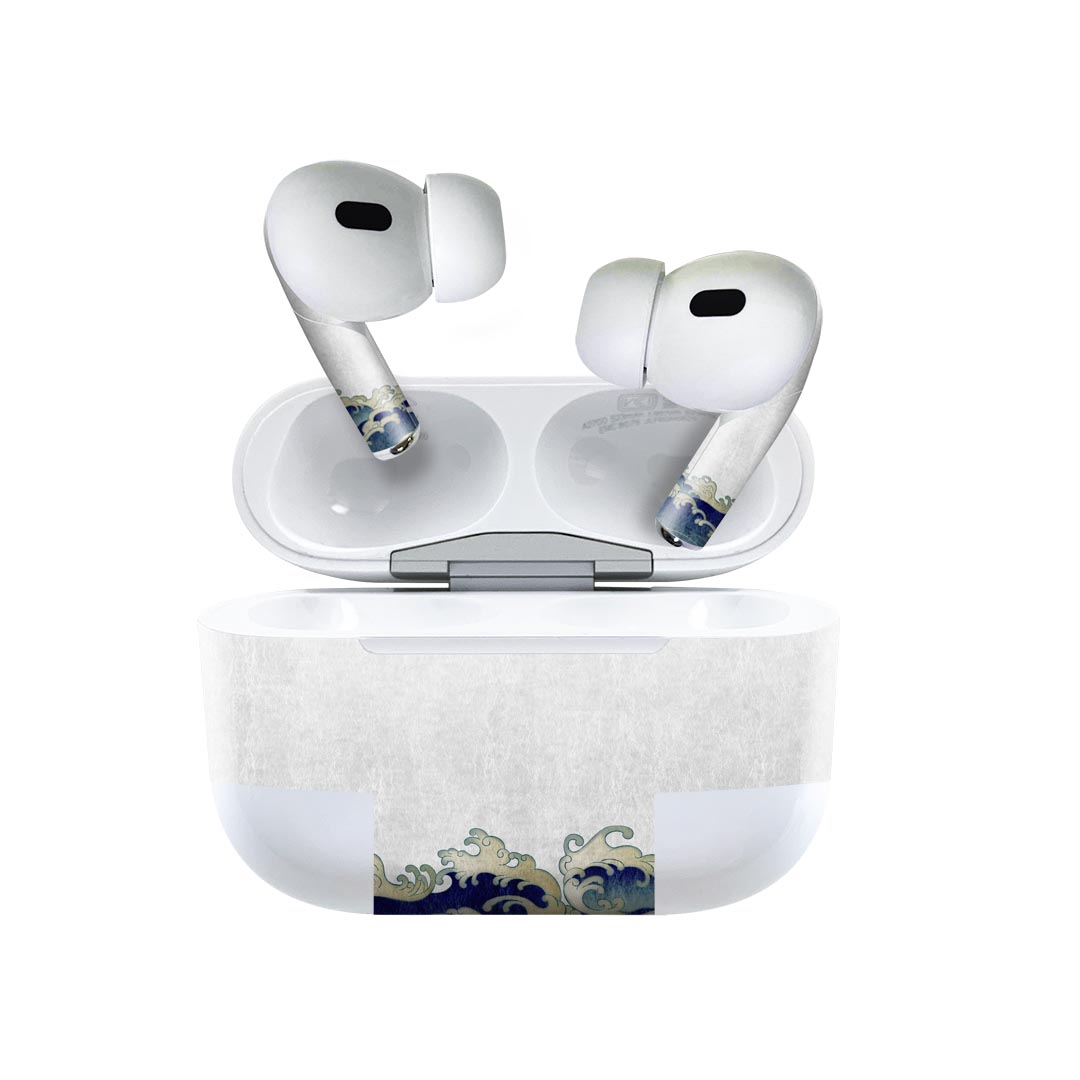 商品特徴・貼るだけでおしゃれに簡単着せ替え、AirPodsPro専用 デザインスキンシール！・高精細プリントで写真と遜色がない仕上がり！・ちょっとしたすり傷から端末を保護！・「裸で持つ派」の人にはもちろん、お手持ちのクリアケース付けてもOK！・エアフリー素材で気泡の心配も軽減！・2枚入りで貼り直しOK！位置調整も安心！注意事項画像はサンプルですので、ご覧の環境によっては多少色味に違いを感じる場合がございます。 イメージと違った、モニターと色味が異なるという理由での交換や返金はご対応出来かねます。スキンシールのみの販売で、AirPods 本体・充電ケース本体は付属しません。シワができた場合、ドライヤーなどで軽く温め、外側に向けてシワを伸ばすように貼ってください。初回貼付時の位置調整や貼り直しは可能ですが、しっかりと押し付けて接着させた後の再剥離、再利用は保証しておりません。また接着部に油分や汚れが付着しますと角の部分は剥がれやすくなりますので、貼付時はあまり触れないようにご注意ください。無地のセミグロスシートにデザインをプリントした商品で、デコなどの加工はございません。 凹凸や光沢があるように見えたり布地や金属を素材にしたように見える商品もありますが、デザインの図版によるものです。印刷時に微妙な画像のズレが生じる場合がございます。ご注文後に1点1点制作する受注生産品の為、不良品以外のご返品や交換は固くお断りします。 発送について完全受注生産のハンドメイド商品となりますので、既製品と比べて発送までお時間を頂いています。 基本的に決済確認後、2?3営業日、最大で10営業日での発送となります。繁忙期や休業日明けの場合はさらに時間がかかる場合があります。 その際には別途メールにてご連絡致します。メール便の場合、発送日から到着までに2?4日ほどかかる場合が多く、紛失などの保障もご対応できかねます。あらかじめご了承下さい。