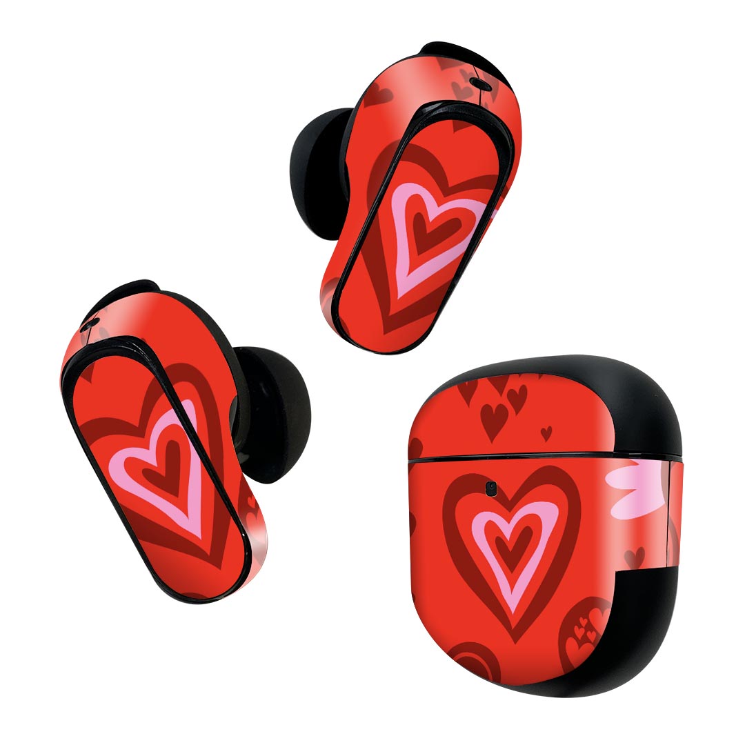 製品名 Bose QuietComfort Earbuds II 専用デザインスキンシール セット内容 Bose QuietComfort Earbuds II 専用シール　イヤホン（左右）3枚、充電ケース用シール 1枚AirPods第3世代専用です。第1?2世代、Proシリーズには対応していません。 商品特徴 再剥離性シートを素材に採用し、細かな位置調整がしやすく貼り直しが容易です。また、エアフリーでもありますので気泡が簡単に逃げるので、キレイに貼ることができます。専用の業務プリンターを使い、商品画像と遜色のない美しい印刷仕上がり。 注意事項 画像はサンプルですので、ご覧の環境によっては多少色味に違いを感じる場合がございます。 イメージと違った、モニターと色味が異なるという理由での交換や返金はご対応出来かねます。スキンシールのみの販売で、機器本体や充電ケース本体は付属しません。シワができた場合、ドライヤーなどで軽く温め、外側に向けてシワを伸ばすように貼ってください。初回貼付時の位置調整や貼り直しは可能ですが、しっかりと押し付けて接着させた後の再剥離、再利用は保証しておりません。また接着部に油分や汚れが付着しますと角の部分は剥がれやすくなりますので、貼付時はあまり触れないようにご注意ください。無地のセミグロスシートにデザインをプリントした商品で、デコなどの加工はございません。 凹凸や光沢があるように見えたり布地や金属を素材にしたように見える商品もありますが、デザインの図版によるものです。印刷時に微妙な画像のズレが生じる場合がございます。ご注文後に1点1点制作する受注生産品の為、不良品以外のご返品や交換は固くお断りします。 商品発送 完全受注生産のハンドメイド商品となりますので、既製品と比べて発送までお時間を頂いています。 基本的に決済確認後2~3営業日、最大で10営業日での発送となります。繁忙期や休業日明けの場合はさらに時間がかかる場合があります。 その際には別途メールにてご連絡致します。メール便の場合、発送日から到着までに2?4日ほどかかる場合が多く、紛失などの保障もご対応できかねます。あらかじめご了承下さい。