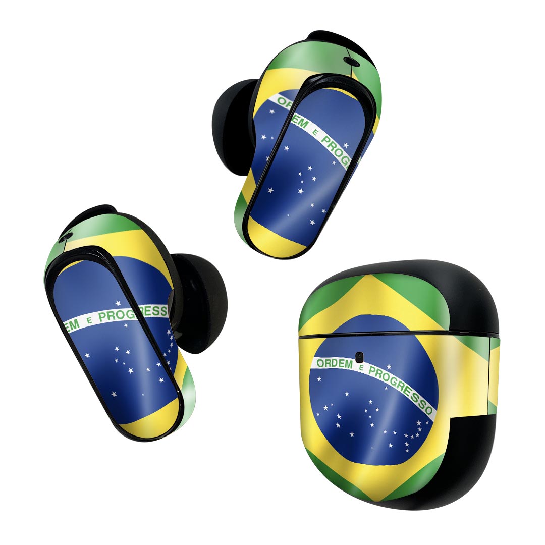 製品名 Bose QuietComfort Earbuds II 専用デザインスキンシール セット内容 Bose QuietComfort Earbuds II 専用シール　イヤホン（左右）3枚、充電ケース用シール 1枚AirPods第3世代専用です。第1?2世代、Proシリーズには対応していません。 商品特徴 再剥離性シートを素材に採用し、細かな位置調整がしやすく貼り直しが容易です。また、エアフリーでもありますので気泡が簡単に逃げるので、キレイに貼ることができます。専用の業務プリンターを使い、商品画像と遜色のない美しい印刷仕上がり。 注意事項 画像はサンプルですので、ご覧の環境によっては多少色味に違いを感じる場合がございます。 イメージと違った、モニターと色味が異なるという理由での交換や返金はご対応出来かねます。スキンシールのみの販売で、機器本体や充電ケース本体は付属しません。シワができた場合、ドライヤーなどで軽く温め、外側に向けてシワを伸ばすように貼ってください。初回貼付時の位置調整や貼り直しは可能ですが、しっかりと押し付けて接着させた後の再剥離、再利用は保証しておりません。また接着部に油分や汚れが付着しますと角の部分は剥がれやすくなりますので、貼付時はあまり触れないようにご注意ください。無地のセミグロスシートにデザインをプリントした商品で、デコなどの加工はございません。 凹凸や光沢があるように見えたり布地や金属を素材にしたように見える商品もありますが、デザインの図版によるものです。印刷時に微妙な画像のズレが生じる場合がございます。ご注文後に1点1点制作する受注生産品の為、不良品以外のご返品や交換は固くお断りします。 商品発送 完全受注生産のハンドメイド商品となりますので、既製品と比べて発送までお時間を頂いています。 基本的に決済確認後2~3営業日、最大で10営業日での発送となります。繁忙期や休業日明けの場合はさらに時間がかかる場合があります。 その際には別途メールにてご連絡致します。メール便の場合、発送日から到着までに2?4日ほどかかる場合が多く、紛失などの保障もご対応できかねます。あらかじめご了承下さい。
