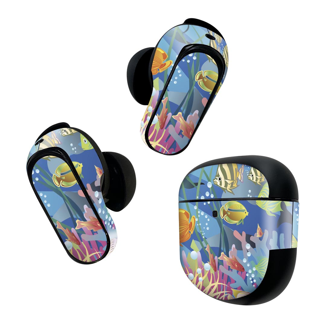 製品名 Bose QuietComfort Earbuds II 専用デザインスキンシール セット内容 Bose QuietComfort Earbuds II 専用シール　イヤホン（左右）3枚、充電ケース用シール 1枚AirPods第3世代専用です。第1?2世代、Proシリーズには対応していません。 商品特徴 再剥離性シートを素材に採用し、細かな位置調整がしやすく貼り直しが容易です。また、エアフリーでもありますので気泡が簡単に逃げるので、キレイに貼ることができます。専用の業務プリンターを使い、商品画像と遜色のない美しい印刷仕上がり。 注意事項 画像はサンプルですので、ご覧の環境によっては多少色味に違いを感じる場合がございます。 イメージと違った、モニターと色味が異なるという理由での交換や返金はご対応出来かねます。スキンシールのみの販売で、機器本体や充電ケース本体は付属しません。シワができた場合、ドライヤーなどで軽く温め、外側に向けてシワを伸ばすように貼ってください。初回貼付時の位置調整や貼り直しは可能ですが、しっかりと押し付けて接着させた後の再剥離、再利用は保証しておりません。また接着部に油分や汚れが付着しますと角の部分は剥がれやすくなりますので、貼付時はあまり触れないようにご注意ください。無地のセミグロスシートにデザインをプリントした商品で、デコなどの加工はございません。 凹凸や光沢があるように見えたり布地や金属を素材にしたように見える商品もありますが、デザインの図版によるものです。印刷時に微妙な画像のズレが生じる場合がございます。ご注文後に1点1点制作する受注生産品の為、不良品以外のご返品や交換は固くお断りします。 商品発送 完全受注生産のハンドメイド商品となりますので、既製品と比べて発送までお時間を頂いています。 基本的に決済確認後2~3営業日、最大で10営業日での発送となります。繁忙期や休業日明けの場合はさらに時間がかかる場合があります。 その際には別途メールにてご連絡致します。メール便の場合、発送日から到着までに2?4日ほどかかる場合が多く、紛失などの保障もご対応できかねます。あらかじめご了承下さい。