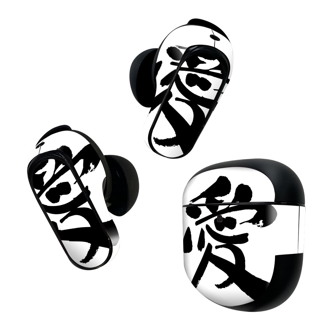 製品名 Bose QuietComfort Earbuds II 専用デザインスキンシール セット内容 Bose QuietComfort Earbuds II 専用シール　イヤホン（左右）3枚、充電ケース用シール 1枚AirPods第3世代専用です。第1?2世代、Proシリーズには対応していません。 商品特徴 再剥離性シートを素材に採用し、細かな位置調整がしやすく貼り直しが容易です。また、エアフリーでもありますので気泡が簡単に逃げるので、キレイに貼ることができます。専用の業務プリンターを使い、商品画像と遜色のない美しい印刷仕上がり。 注意事項 画像はサンプルですので、ご覧の環境によっては多少色味に違いを感じる場合がございます。 イメージと違った、モニターと色味が異なるという理由での交換や返金はご対応出来かねます。スキンシールのみの販売で、機器本体や充電ケース本体は付属しません。シワができた場合、ドライヤーなどで軽く温め、外側に向けてシワを伸ばすように貼ってください。初回貼付時の位置調整や貼り直しは可能ですが、しっかりと押し付けて接着させた後の再剥離、再利用は保証しておりません。また接着部に油分や汚れが付着しますと角の部分は剥がれやすくなりますので、貼付時はあまり触れないようにご注意ください。無地のセミグロスシートにデザインをプリントした商品で、デコなどの加工はございません。 凹凸や光沢があるように見えたり布地や金属を素材にしたように見える商品もありますが、デザインの図版によるものです。印刷時に微妙な画像のズレが生じる場合がございます。ご注文後に1点1点制作する受注生産品の為、不良品以外のご返品や交換は固くお断りします。 商品発送 完全受注生産のハンドメイド商品となりますので、既製品と比べて発送までお時間を頂いています。 基本的に決済確認後2~3営業日、最大で10営業日での発送となります。繁忙期や休業日明けの場合はさらに時間がかかる場合があります。 その際には別途メールにてご連絡致します。メール便の場合、発送日から到着までに2?4日ほどかかる場合が多く、紛失などの保障もご対応できかねます。あらかじめご了承下さい。