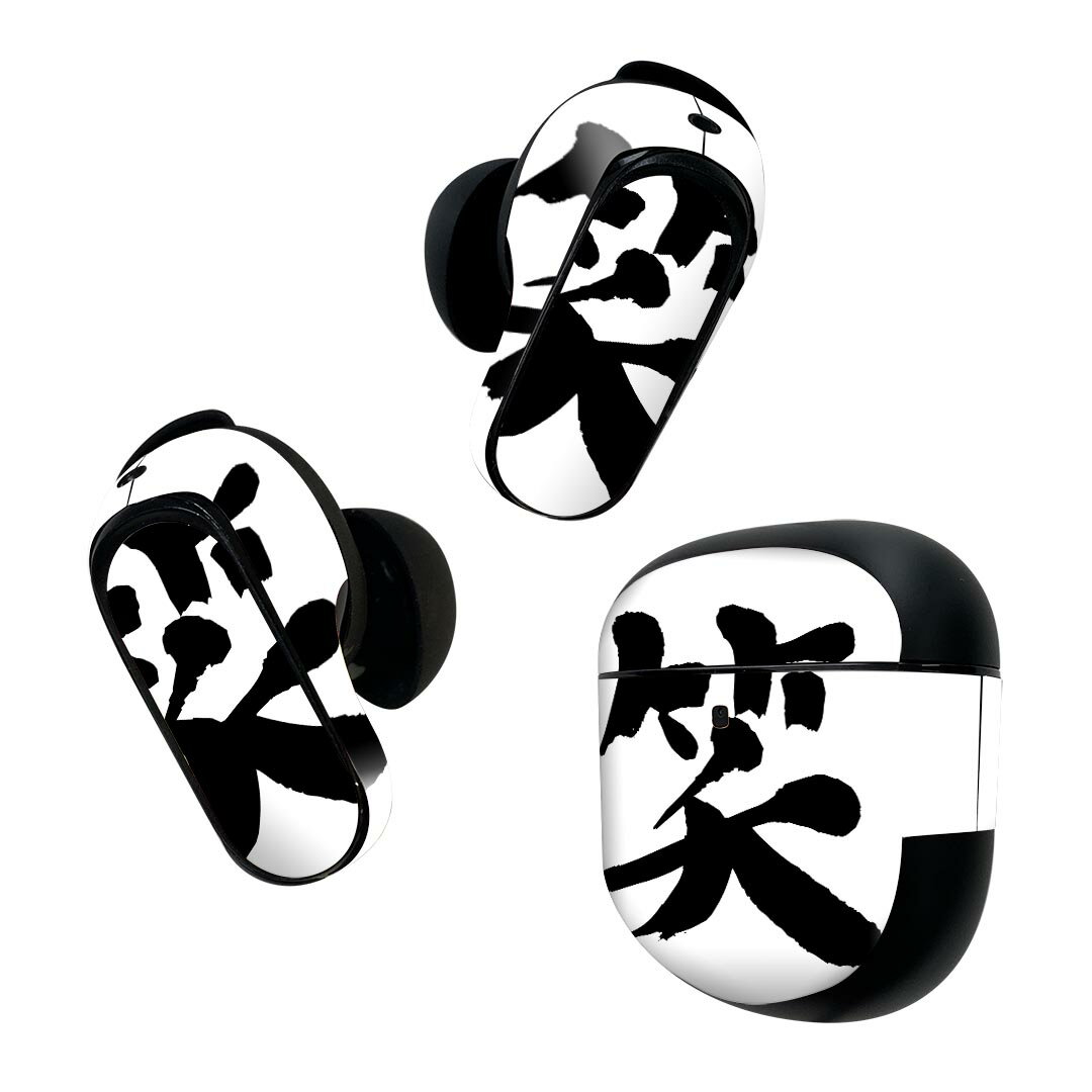 製品名 Bose QuietComfort Earbuds II 専用デザインスキンシール セット内容 Bose QuietComfort Earbuds II 専用シール　イヤホン（左右）3枚、充電ケース用シール 1枚AirPods第3世代専用です。第1?2世代、Proシリーズには対応していません。 商品特徴 再剥離性シートを素材に採用し、細かな位置調整がしやすく貼り直しが容易です。また、エアフリーでもありますので気泡が簡単に逃げるので、キレイに貼ることができます。専用の業務プリンターを使い、商品画像と遜色のない美しい印刷仕上がり。 注意事項 画像はサンプルですので、ご覧の環境によっては多少色味に違いを感じる場合がございます。 イメージと違った、モニターと色味が異なるという理由での交換や返金はご対応出来かねます。スキンシールのみの販売で、機器本体や充電ケース本体は付属しません。シワができた場合、ドライヤーなどで軽く温め、外側に向けてシワを伸ばすように貼ってください。初回貼付時の位置調整や貼り直しは可能ですが、しっかりと押し付けて接着させた後の再剥離、再利用は保証しておりません。また接着部に油分や汚れが付着しますと角の部分は剥がれやすくなりますので、貼付時はあまり触れないようにご注意ください。無地のセミグロスシートにデザインをプリントした商品で、デコなどの加工はございません。 凹凸や光沢があるように見えたり布地や金属を素材にしたように見える商品もありますが、デザインの図版によるものです。印刷時に微妙な画像のズレが生じる場合がございます。ご注文後に1点1点制作する受注生産品の為、不良品以外のご返品や交換は固くお断りします。 商品発送 完全受注生産のハンドメイド商品となりますので、既製品と比べて発送までお時間を頂いています。 基本的に決済確認後2~3営業日、最大で10営業日での発送となります。繁忙期や休業日明けの場合はさらに時間がかかる場合があります。 その際には別途メールにてご連絡致します。メール便の場合、発送日から到着までに2?4日ほどかかる場合が多く、紛失などの保障もご対応できかねます。あらかじめご了承下さい。