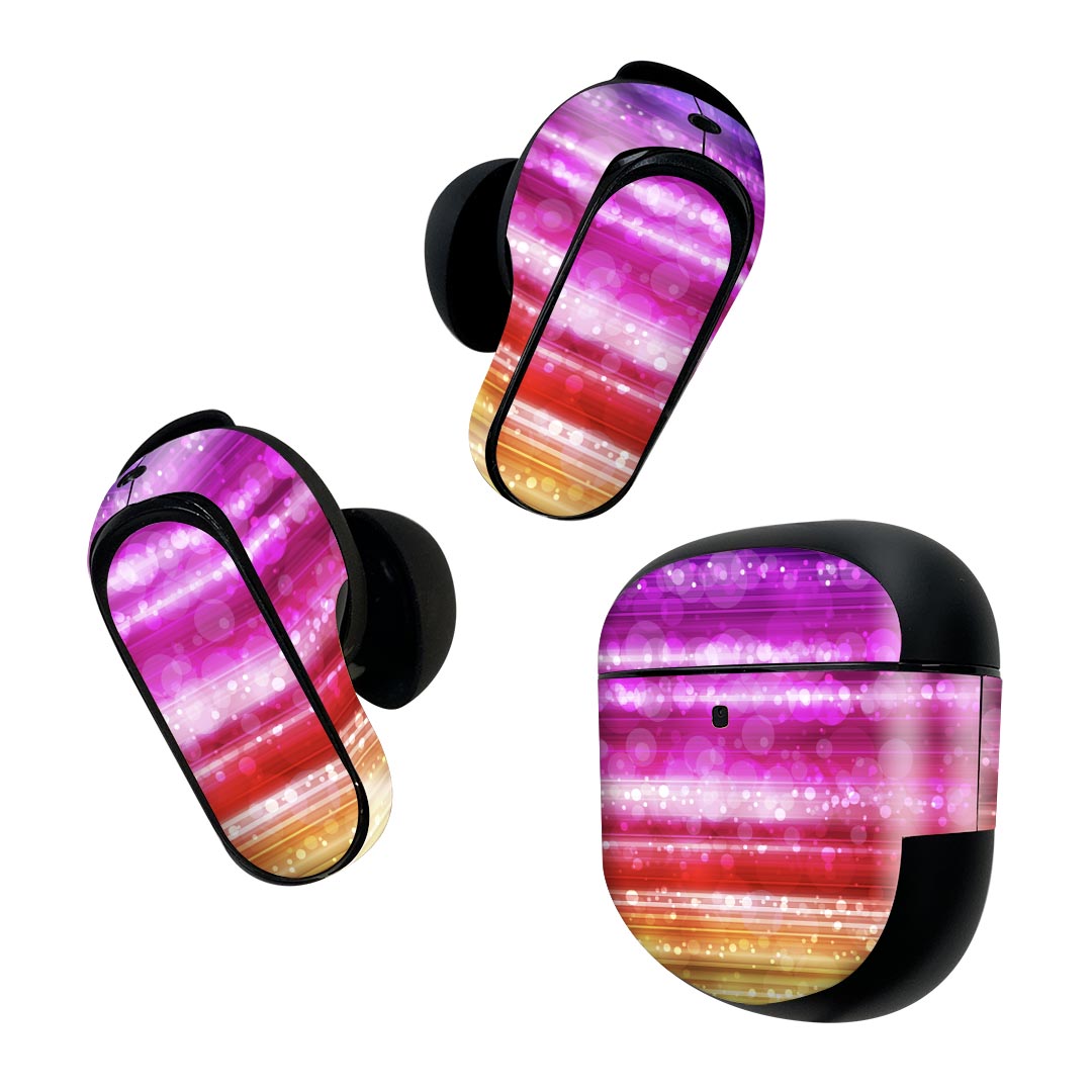製品名 Bose QuietComfort Earbuds II 専用デザインスキンシール セット内容 Bose QuietComfort Earbuds II 専用シール　イヤホン（左右）3枚、充電ケース用シール 1枚AirPods第3世代専用です。第1?2世代、Proシリーズには対応していません。 商品特徴 再剥離性シートを素材に採用し、細かな位置調整がしやすく貼り直しが容易です。また、エアフリーでもありますので気泡が簡単に逃げるので、キレイに貼ることができます。専用の業務プリンターを使い、商品画像と遜色のない美しい印刷仕上がり。 注意事項 画像はサンプルですので、ご覧の環境によっては多少色味に違いを感じる場合がございます。 イメージと違った、モニターと色味が異なるという理由での交換や返金はご対応出来かねます。スキンシールのみの販売で、機器本体や充電ケース本体は付属しません。シワができた場合、ドライヤーなどで軽く温め、外側に向けてシワを伸ばすように貼ってください。初回貼付時の位置調整や貼り直しは可能ですが、しっかりと押し付けて接着させた後の再剥離、再利用は保証しておりません。また接着部に油分や汚れが付着しますと角の部分は剥がれやすくなりますので、貼付時はあまり触れないようにご注意ください。無地のセミグロスシートにデザインをプリントした商品で、デコなどの加工はございません。 凹凸や光沢があるように見えたり布地や金属を素材にしたように見える商品もありますが、デザインの図版によるものです。印刷時に微妙な画像のズレが生じる場合がございます。ご注文後に1点1点制作する受注生産品の為、不良品以外のご返品や交換は固くお断りします。 商品発送 完全受注生産のハンドメイド商品となりますので、既製品と比べて発送までお時間を頂いています。 基本的に決済確認後2~3営業日、最大で10営業日での発送となります。繁忙期や休業日明けの場合はさらに時間がかかる場合があります。 その際には別途メールにてご連絡致します。メール便の場合、発送日から到着までに2?4日ほどかかる場合が多く、紛失などの保障もご対応できかねます。あらかじめご了承下さい。
