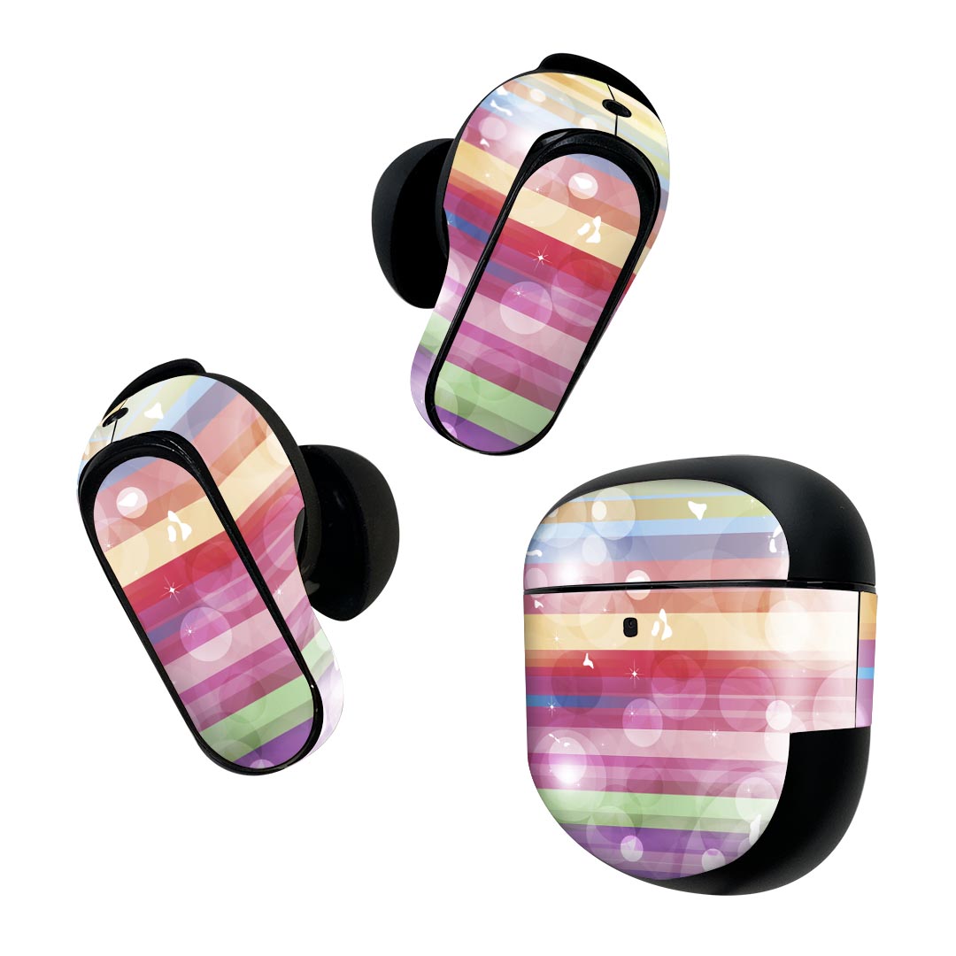 製品名 Bose QuietComfort Earbuds II 専用デザインスキンシール セット内容 Bose QuietComfort Earbuds II 専用シール　イヤホン（左右）3枚、充電ケース用シール 1枚AirPods第3世代専用です。第1?2世代、Proシリーズには対応していません。 商品特徴 再剥離性シートを素材に採用し、細かな位置調整がしやすく貼り直しが容易です。また、エアフリーでもありますので気泡が簡単に逃げるので、キレイに貼ることができます。専用の業務プリンターを使い、商品画像と遜色のない美しい印刷仕上がり。 注意事項 画像はサンプルですので、ご覧の環境によっては多少色味に違いを感じる場合がございます。 イメージと違った、モニターと色味が異なるという理由での交換や返金はご対応出来かねます。スキンシールのみの販売で、機器本体や充電ケース本体は付属しません。シワができた場合、ドライヤーなどで軽く温め、外側に向けてシワを伸ばすように貼ってください。初回貼付時の位置調整や貼り直しは可能ですが、しっかりと押し付けて接着させた後の再剥離、再利用は保証しておりません。また接着部に油分や汚れが付着しますと角の部分は剥がれやすくなりますので、貼付時はあまり触れないようにご注意ください。無地のセミグロスシートにデザインをプリントした商品で、デコなどの加工はございません。 凹凸や光沢があるように見えたり布地や金属を素材にしたように見える商品もありますが、デザインの図版によるものです。印刷時に微妙な画像のズレが生じる場合がございます。ご注文後に1点1点制作する受注生産品の為、不良品以外のご返品や交換は固くお断りします。 商品発送 完全受注生産のハンドメイド商品となりますので、既製品と比べて発送までお時間を頂いています。 基本的に決済確認後2~3営業日、最大で10営業日での発送となります。繁忙期や休業日明けの場合はさらに時間がかかる場合があります。 その際には別途メールにてご連絡致します。メール便の場合、発送日から到着までに2?4日ほどかかる場合が多く、紛失などの保障もご対応できかねます。あらかじめご了承下さい。