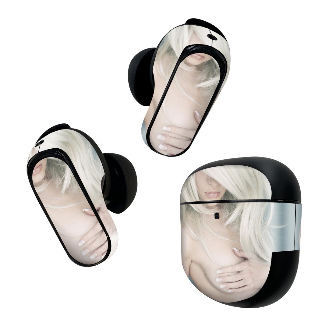 製品名 Bose QuietComfort Earbuds II 専用デザインスキンシール セット内容 Bose QuietComfort Earbuds II 専用シール　イヤホン（左右）3枚、充電ケース用シール 1枚AirPods第3世代専用です。第1?2世代、Proシリーズには対応していません。 商品特徴 再剥離性シートを素材に採用し、細かな位置調整がしやすく貼り直しが容易です。また、エアフリーでもありますので気泡が簡単に逃げるので、キレイに貼ることができます。専用の業務プリンターを使い、商品画像と遜色のない美しい印刷仕上がり。 注意事項 画像はサンプルですので、ご覧の環境によっては多少色味に違いを感じる場合がございます。 イメージと違った、モニターと色味が異なるという理由での交換や返金はご対応出来かねます。スキンシールのみの販売で、機器本体や充電ケース本体は付属しません。シワができた場合、ドライヤーなどで軽く温め、外側に向けてシワを伸ばすように貼ってください。初回貼付時の位置調整や貼り直しは可能ですが、しっかりと押し付けて接着させた後の再剥離、再利用は保証しておりません。また接着部に油分や汚れが付着しますと角の部分は剥がれやすくなりますので、貼付時はあまり触れないようにご注意ください。無地のセミグロスシートにデザインをプリントした商品で、デコなどの加工はございません。 凹凸や光沢があるように見えたり布地や金属を素材にしたように見える商品もありますが、デザインの図版によるものです。印刷時に微妙な画像のズレが生じる場合がございます。ご注文後に1点1点制作する受注生産品の為、不良品以外のご返品や交換は固くお断りします。 商品発送 完全受注生産のハンドメイド商品となりますので、既製品と比べて発送までお時間を頂いています。 基本的に決済確認後2~3営業日、最大で10営業日での発送となります。繁忙期や休業日明けの場合はさらに時間がかかる場合があります。 その際には別途メールにてご連絡致します。メール便の場合、発送日から到着までに2?4日ほどかかる場合が多く、紛失などの保障もご対応できかねます。あらかじめご了承下さい。