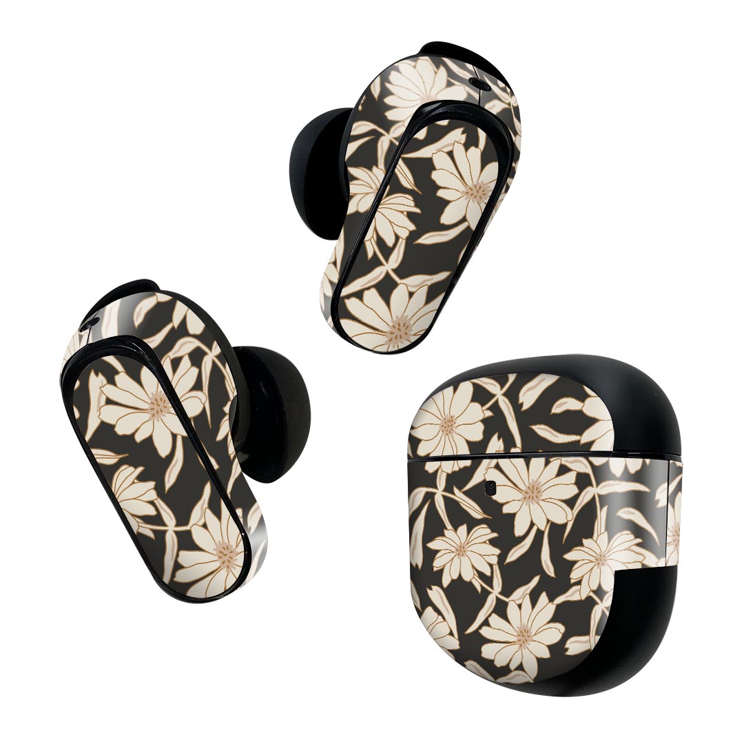 製品名 Bose QuietComfort Earbuds II 専用デザインスキンシール セット内容 Bose QuietComfort Earbuds II 専用シール　イヤホン（左右）3枚、充電ケース用シール 1枚AirPods第3世代専用です。第1?2世代、Proシリーズには対応していません。 商品特徴 再剥離性シートを素材に採用し、細かな位置調整がしやすく貼り直しが容易です。また、エアフリーでもありますので気泡が簡単に逃げるので、キレイに貼ることができます。専用の業務プリンターを使い、商品画像と遜色のない美しい印刷仕上がり。 注意事項 画像はサンプルですので、ご覧の環境によっては多少色味に違いを感じる場合がございます。 イメージと違った、モニターと色味が異なるという理由での交換や返金はご対応出来かねます。スキンシールのみの販売で、機器本体や充電ケース本体は付属しません。シワができた場合、ドライヤーなどで軽く温め、外側に向けてシワを伸ばすように貼ってください。初回貼付時の位置調整や貼り直しは可能ですが、しっかりと押し付けて接着させた後の再剥離、再利用は保証しておりません。また接着部に油分や汚れが付着しますと角の部分は剥がれやすくなりますので、貼付時はあまり触れないようにご注意ください。無地のセミグロスシートにデザインをプリントした商品で、デコなどの加工はございません。 凹凸や光沢があるように見えたり布地や金属を素材にしたように見える商品もありますが、デザインの図版によるものです。印刷時に微妙な画像のズレが生じる場合がございます。ご注文後に1点1点制作する受注生産品の為、不良品以外のご返品や交換は固くお断りします。 商品発送 完全受注生産のハンドメイド商品となりますので、既製品と比べて発送までお時間を頂いています。 基本的に決済確認後2~3営業日、最大で10営業日での発送となります。繁忙期や休業日明けの場合はさらに時間がかかる場合があります。 その際には別途メールにてご連絡致します。メール便の場合、発送日から到着までに2?4日ほどかかる場合が多く、紛失などの保障もご対応できかねます。あらかじめご了承下さい。