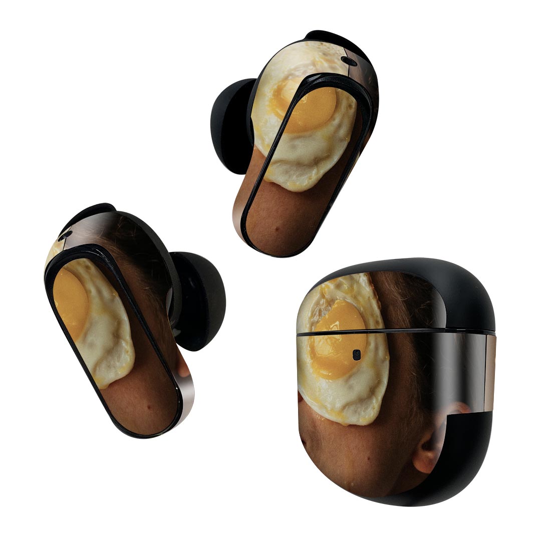 製品名 Bose QuietComfort Earbuds II 専用デザインスキンシール セット内容 Bose QuietComfort Earbuds II 専用シール　イヤホン（左右）3枚、充電ケース用シール 1枚AirPods第3世代専用です。第1?2世代、Proシリーズには対応していません。 商品特徴 再剥離性シートを素材に採用し、細かな位置調整がしやすく貼り直しが容易です。また、エアフリーでもありますので気泡が簡単に逃げるので、キレイに貼ることができます。専用の業務プリンターを使い、商品画像と遜色のない美しい印刷仕上がり。 注意事項 画像はサンプルですので、ご覧の環境によっては多少色味に違いを感じる場合がございます。 イメージと違った、モニターと色味が異なるという理由での交換や返金はご対応出来かねます。スキンシールのみの販売で、機器本体や充電ケース本体は付属しません。シワができた場合、ドライヤーなどで軽く温め、外側に向けてシワを伸ばすように貼ってください。初回貼付時の位置調整や貼り直しは可能ですが、しっかりと押し付けて接着させた後の再剥離、再利用は保証しておりません。また接着部に油分や汚れが付着しますと角の部分は剥がれやすくなりますので、貼付時はあまり触れないようにご注意ください。無地のセミグロスシートにデザインをプリントした商品で、デコなどの加工はございません。 凹凸や光沢があるように見えたり布地や金属を素材にしたように見える商品もありますが、デザインの図版によるものです。印刷時に微妙な画像のズレが生じる場合がございます。ご注文後に1点1点制作する受注生産品の為、不良品以外のご返品や交換は固くお断りします。 商品発送 完全受注生産のハンドメイド商品となりますので、既製品と比べて発送までお時間を頂いています。 基本的に決済確認後2~3営業日、最大で10営業日での発送となります。繁忙期や休業日明けの場合はさらに時間がかかる場合があります。 その際には別途メールにてご連絡致します。メール便の場合、発送日から到着までに2?4日ほどかかる場合が多く、紛失などの保障もご対応できかねます。あらかじめご了承下さい。