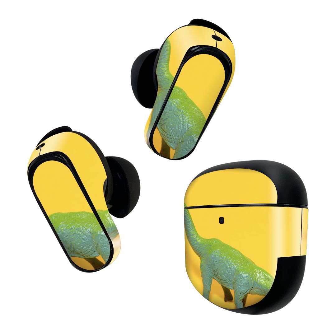 製品名 Bose QuietComfort Earbuds II 専用デザインスキンシール セット内容 Bose QuietComfort Earbuds II 専用シール　イヤホン（左右）3枚、充電ケース用シール 1枚AirPods第3世代専用です。第1?2世代、Proシリーズには対応していません。 商品特徴 再剥離性シートを素材に採用し、細かな位置調整がしやすく貼り直しが容易です。また、エアフリーでもありますので気泡が簡単に逃げるので、キレイに貼ることができます。専用の業務プリンターを使い、商品画像と遜色のない美しい印刷仕上がり。 注意事項 画像はサンプルですので、ご覧の環境によっては多少色味に違いを感じる場合がございます。 イメージと違った、モニターと色味が異なるという理由での交換や返金はご対応出来かねます。スキンシールのみの販売で、機器本体や充電ケース本体は付属しません。シワができた場合、ドライヤーなどで軽く温め、外側に向けてシワを伸ばすように貼ってください。初回貼付時の位置調整や貼り直しは可能ですが、しっかりと押し付けて接着させた後の再剥離、再利用は保証しておりません。また接着部に油分や汚れが付着しますと角の部分は剥がれやすくなりますので、貼付時はあまり触れないようにご注意ください。無地のセミグロスシートにデザインをプリントした商品で、デコなどの加工はございません。 凹凸や光沢があるように見えたり布地や金属を素材にしたように見える商品もありますが、デザインの図版によるものです。印刷時に微妙な画像のズレが生じる場合がございます。ご注文後に1点1点制作する受注生産品の為、不良品以外のご返品や交換は固くお断りします。 商品発送 完全受注生産のハンドメイド商品となりますので、既製品と比べて発送までお時間を頂いています。 基本的に決済確認後2~3営業日、最大で10営業日での発送となります。繁忙期や休業日明けの場合はさらに時間がかかる場合があります。 その際には別途メールにてご連絡致します。メール便の場合、発送日から到着までに2?4日ほどかかる場合が多く、紛失などの保障もご対応できかねます。あらかじめご了承下さい。