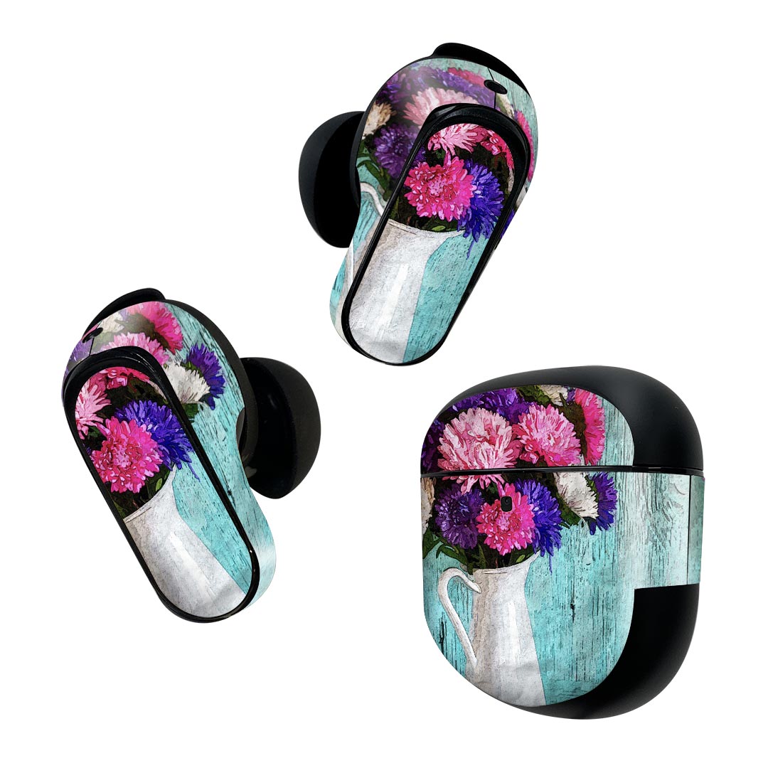 製品名 Bose QuietComfort Earbuds II 専用デザインスキンシール セット内容 Bose QuietComfort Earbuds II 専用シール　イヤホン（左右）3枚、充電ケース用シール 1枚AirPods第3世代専用です。第1?2世代、Proシリーズには対応していません。 商品特徴 再剥離性シートを素材に採用し、細かな位置調整がしやすく貼り直しが容易です。また、エアフリーでもありますので気泡が簡単に逃げるので、キレイに貼ることができます。専用の業務プリンターを使い、商品画像と遜色のない美しい印刷仕上がり。 注意事項 画像はサンプルですので、ご覧の環境によっては多少色味に違いを感じる場合がございます。 イメージと違った、モニターと色味が異なるという理由での交換や返金はご対応出来かねます。スキンシールのみの販売で、機器本体や充電ケース本体は付属しません。シワができた場合、ドライヤーなどで軽く温め、外側に向けてシワを伸ばすように貼ってください。初回貼付時の位置調整や貼り直しは可能ですが、しっかりと押し付けて接着させた後の再剥離、再利用は保証しておりません。また接着部に油分や汚れが付着しますと角の部分は剥がれやすくなりますので、貼付時はあまり触れないようにご注意ください。無地のセミグロスシートにデザインをプリントした商品で、デコなどの加工はございません。 凹凸や光沢があるように見えたり布地や金属を素材にしたように見える商品もありますが、デザインの図版によるものです。印刷時に微妙な画像のズレが生じる場合がございます。ご注文後に1点1点制作する受注生産品の為、不良品以外のご返品や交換は固くお断りします。 商品発送 完全受注生産のハンドメイド商品となりますので、既製品と比べて発送までお時間を頂いています。 基本的に決済確認後2~3営業日、最大で10営業日での発送となります。繁忙期や休業日明けの場合はさらに時間がかかる場合があります。 その際には別途メールにてご連絡致します。メール便の場合、発送日から到着までに2?4日ほどかかる場合が多く、紛失などの保障もご対応できかねます。あらかじめご了承下さい。