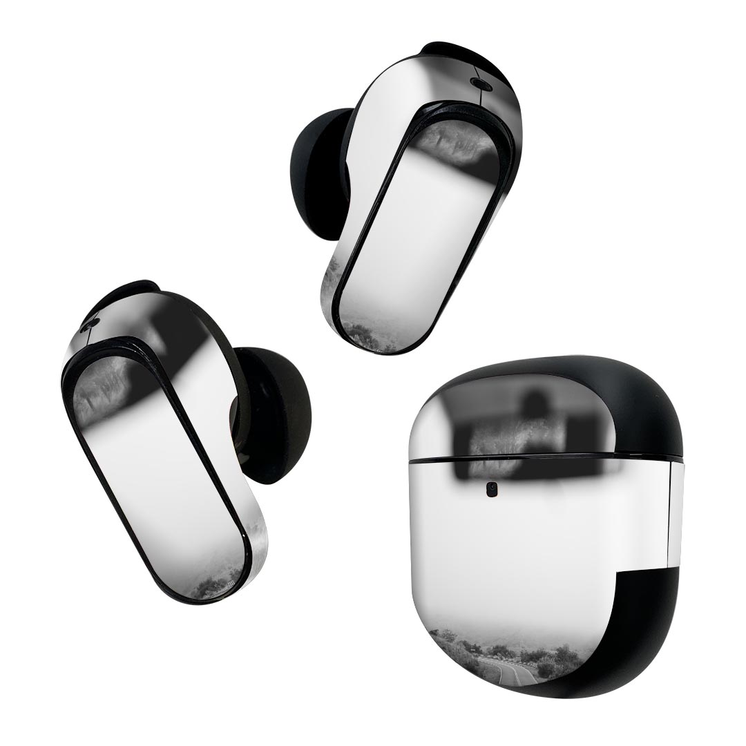 製品名 Bose QuietComfort Earbuds II 専用デザインスキンシール セット内容 Bose QuietComfort Earbuds II 専用シール　イヤホン（左右）3枚、充電ケース用シール 1枚AirPods第3世代専用です。第1?2世代、Proシリーズには対応していません。 商品特徴 再剥離性シートを素材に採用し、細かな位置調整がしやすく貼り直しが容易です。また、エアフリーでもありますので気泡が簡単に逃げるので、キレイに貼ることができます。専用の業務プリンターを使い、商品画像と遜色のない美しい印刷仕上がり。 注意事項 画像はサンプルですので、ご覧の環境によっては多少色味に違いを感じる場合がございます。 イメージと違った、モニターと色味が異なるという理由での交換や返金はご対応出来かねます。スキンシールのみの販売で、機器本体や充電ケース本体は付属しません。シワができた場合、ドライヤーなどで軽く温め、外側に向けてシワを伸ばすように貼ってください。初回貼付時の位置調整や貼り直しは可能ですが、しっかりと押し付けて接着させた後の再剥離、再利用は保証しておりません。また接着部に油分や汚れが付着しますと角の部分は剥がれやすくなりますので、貼付時はあまり触れないようにご注意ください。無地のセミグロスシートにデザインをプリントした商品で、デコなどの加工はございません。 凹凸や光沢があるように見えたり布地や金属を素材にしたように見える商品もありますが、デザインの図版によるものです。印刷時に微妙な画像のズレが生じる場合がございます。ご注文後に1点1点制作する受注生産品の為、不良品以外のご返品や交換は固くお断りします。 商品発送 完全受注生産のハンドメイド商品となりますので、既製品と比べて発送までお時間を頂いています。 基本的に決済確認後2~3営業日、最大で10営業日での発送となります。繁忙期や休業日明けの場合はさらに時間がかかる場合があります。 その際には別途メールにてご連絡致します。メール便の場合、発送日から到着までに2?4日ほどかかる場合が多く、紛失などの保障もご対応できかねます。あらかじめご了承下さい。