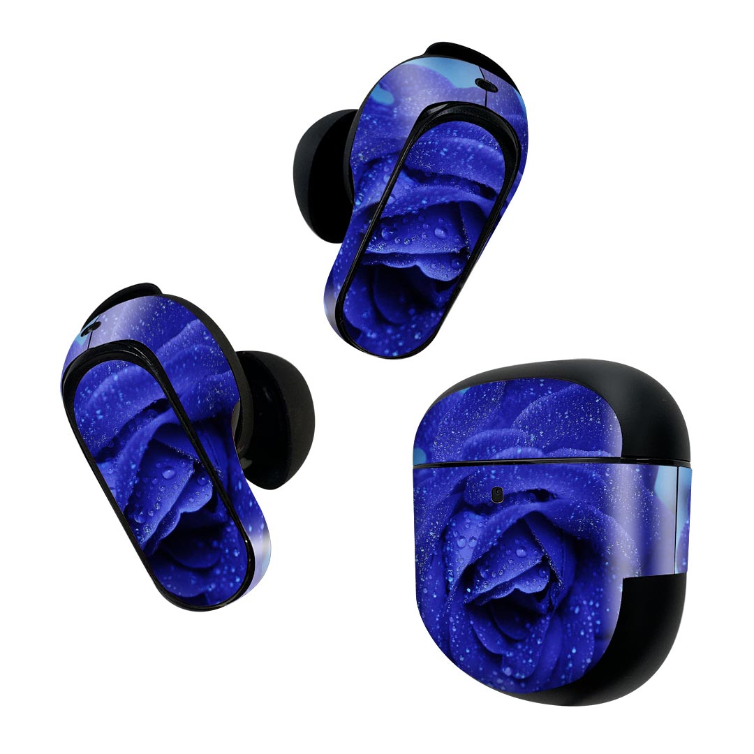 製品名 Bose QuietComfort Earbuds II 専用デザインスキンシール セット内容 Bose QuietComfort Earbuds II 専用シール　イヤホン（左右）3枚、充電ケース用シール 1枚AirPods第3世代専用です。第1?2世代、Proシリーズには対応していません。 商品特徴 再剥離性シートを素材に採用し、細かな位置調整がしやすく貼り直しが容易です。また、エアフリーでもありますので気泡が簡単に逃げるので、キレイに貼ることができます。専用の業務プリンターを使い、商品画像と遜色のない美しい印刷仕上がり。 注意事項 画像はサンプルですので、ご覧の環境によっては多少色味に違いを感じる場合がございます。 イメージと違った、モニターと色味が異なるという理由での交換や返金はご対応出来かねます。スキンシールのみの販売で、機器本体や充電ケース本体は付属しません。シワができた場合、ドライヤーなどで軽く温め、外側に向けてシワを伸ばすように貼ってください。初回貼付時の位置調整や貼り直しは可能ですが、しっかりと押し付けて接着させた後の再剥離、再利用は保証しておりません。また接着部に油分や汚れが付着しますと角の部分は剥がれやすくなりますので、貼付時はあまり触れないようにご注意ください。無地のセミグロスシートにデザインをプリントした商品で、デコなどの加工はございません。 凹凸や光沢があるように見えたり布地や金属を素材にしたように見える商品もありますが、デザインの図版によるものです。印刷時に微妙な画像のズレが生じる場合がございます。ご注文後に1点1点制作する受注生産品の為、不良品以外のご返品や交換は固くお断りします。 商品発送 完全受注生産のハンドメイド商品となりますので、既製品と比べて発送までお時間を頂いています。 基本的に決済確認後2~3営業日、最大で10営業日での発送となります。繁忙期や休業日明けの場合はさらに時間がかかる場合があります。 その際には別途メールにてご連絡致します。メール便の場合、発送日から到着までに2?4日ほどかかる場合が多く、紛失などの保障もご対応できかねます。あらかじめご了承下さい。