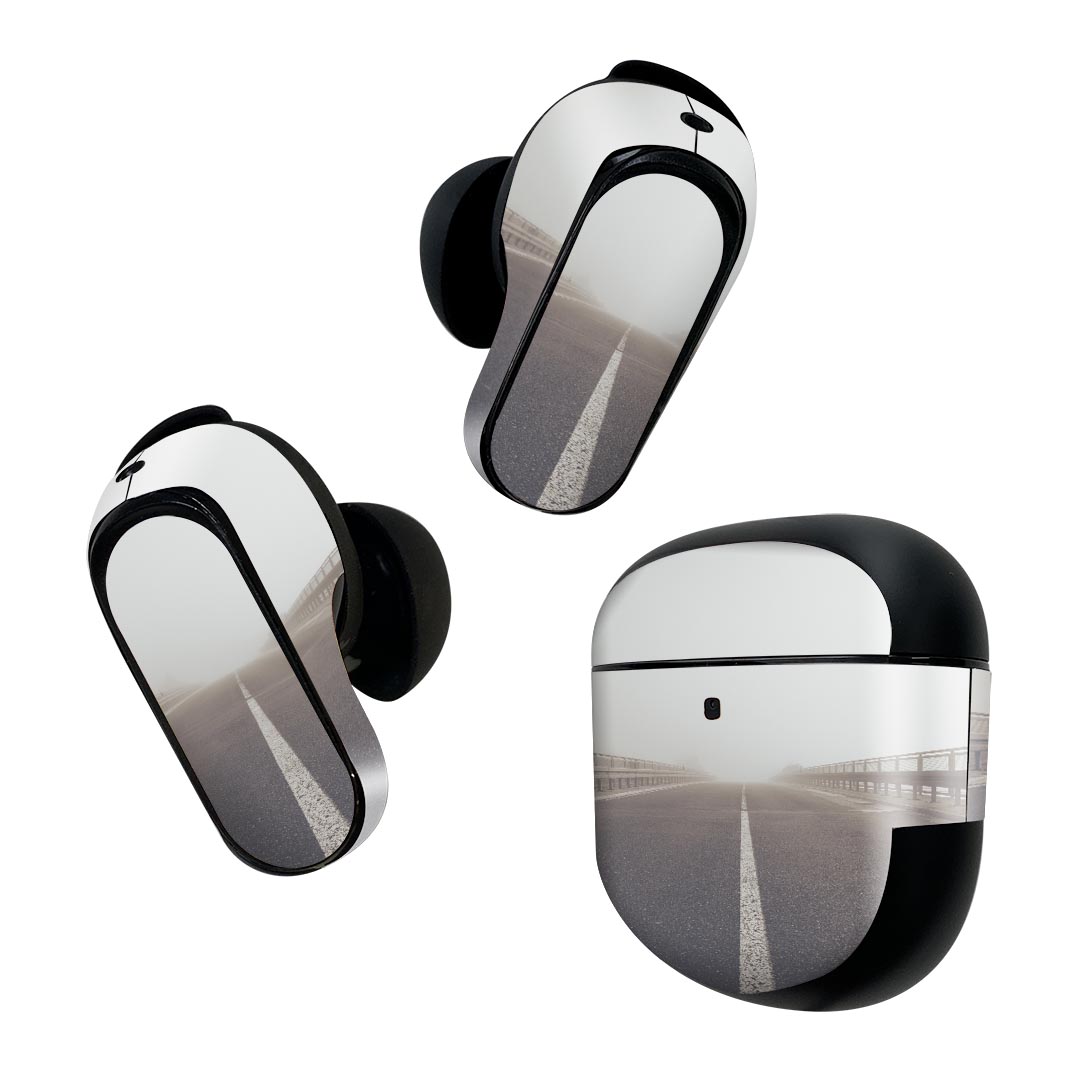 製品名 Bose QuietComfort Earbuds II 専用デザインスキンシール セット内容 Bose QuietComfort Earbuds II 専用シール　イヤホン（左右）3枚、充電ケース用シール 1枚AirPods第3世代専用です。第1?2世代、Proシリーズには対応していません。 商品特徴 再剥離性シートを素材に採用し、細かな位置調整がしやすく貼り直しが容易です。また、エアフリーでもありますので気泡が簡単に逃げるので、キレイに貼ることができます。専用の業務プリンターを使い、商品画像と遜色のない美しい印刷仕上がり。 注意事項 画像はサンプルですので、ご覧の環境によっては多少色味に違いを感じる場合がございます。 イメージと違った、モニターと色味が異なるという理由での交換や返金はご対応出来かねます。スキンシールのみの販売で、機器本体や充電ケース本体は付属しません。シワができた場合、ドライヤーなどで軽く温め、外側に向けてシワを伸ばすように貼ってください。初回貼付時の位置調整や貼り直しは可能ですが、しっかりと押し付けて接着させた後の再剥離、再利用は保証しておりません。また接着部に油分や汚れが付着しますと角の部分は剥がれやすくなりますので、貼付時はあまり触れないようにご注意ください。無地のセミグロスシートにデザインをプリントした商品で、デコなどの加工はございません。 凹凸や光沢があるように見えたり布地や金属を素材にしたように見える商品もありますが、デザインの図版によるものです。印刷時に微妙な画像のズレが生じる場合がございます。ご注文後に1点1点制作する受注生産品の為、不良品以外のご返品や交換は固くお断りします。 商品発送 完全受注生産のハンドメイド商品となりますので、既製品と比べて発送までお時間を頂いています。 基本的に決済確認後2~3営業日、最大で10営業日での発送となります。繁忙期や休業日明けの場合はさらに時間がかかる場合があります。 その際には別途メールにてご連絡致します。メール便の場合、発送日から到着までに2?4日ほどかかる場合が多く、紛失などの保障もご対応できかねます。あらかじめご了承下さい。