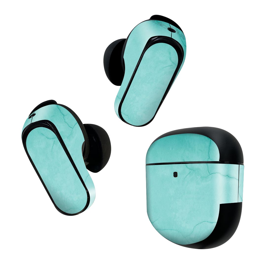 製品名 Bose QuietComfort Earbuds II 専用デザインスキンシール セット内容 Bose QuietComfort Earbuds II 専用シール　イヤホン（左右）3枚、充電ケース用シール 1枚AirPods第3世代専用です。第1?2世代、Proシリーズには対応していません。 商品特徴 再剥離性シートを素材に採用し、細かな位置調整がしやすく貼り直しが容易です。また、エアフリーでもありますので気泡が簡単に逃げるので、キレイに貼ることができます。専用の業務プリンターを使い、商品画像と遜色のない美しい印刷仕上がり。 注意事項 画像はサンプルですので、ご覧の環境によっては多少色味に違いを感じる場合がございます。 イメージと違った、モニターと色味が異なるという理由での交換や返金はご対応出来かねます。スキンシールのみの販売で、機器本体や充電ケース本体は付属しません。シワができた場合、ドライヤーなどで軽く温め、外側に向けてシワを伸ばすように貼ってください。初回貼付時の位置調整や貼り直しは可能ですが、しっかりと押し付けて接着させた後の再剥離、再利用は保証しておりません。また接着部に油分や汚れが付着しますと角の部分は剥がれやすくなりますので、貼付時はあまり触れないようにご注意ください。無地のセミグロスシートにデザインをプリントした商品で、デコなどの加工はございません。 凹凸や光沢があるように見えたり布地や金属を素材にしたように見える商品もありますが、デザインの図版によるものです。印刷時に微妙な画像のズレが生じる場合がございます。ご注文後に1点1点制作する受注生産品の為、不良品以外のご返品や交換は固くお断りします。 商品発送 完全受注生産のハンドメイド商品となりますので、既製品と比べて発送までお時間を頂いています。 基本的に決済確認後2~3営業日、最大で10営業日での発送となります。繁忙期や休業日明けの場合はさらに時間がかかる場合があります。 その際には別途メールにてご連絡致します。メール便の場合、発送日から到着までに2?4日ほどかかる場合が多く、紛失などの保障もご対応できかねます。あらかじめご了承下さい。