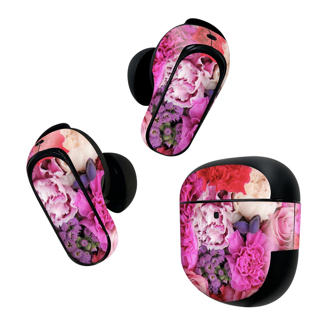 製品名 Bose QuietComfort Earbuds II 専用デザインスキンシール セット内容 Bose QuietComfort Earbuds II 専用シール　イヤホン（左右）3枚、充電ケース用シール 1枚AirPods第3世代専用です。第1?2世代、Proシリーズには対応していません。 商品特徴 再剥離性シートを素材に採用し、細かな位置調整がしやすく貼り直しが容易です。また、エアフリーでもありますので気泡が簡単に逃げるので、キレイに貼ることができます。専用の業務プリンターを使い、商品画像と遜色のない美しい印刷仕上がり。 注意事項 画像はサンプルですので、ご覧の環境によっては多少色味に違いを感じる場合がございます。 イメージと違った、モニターと色味が異なるという理由での交換や返金はご対応出来かねます。スキンシールのみの販売で、機器本体や充電ケース本体は付属しません。シワができた場合、ドライヤーなどで軽く温め、外側に向けてシワを伸ばすように貼ってください。初回貼付時の位置調整や貼り直しは可能ですが、しっかりと押し付けて接着させた後の再剥離、再利用は保証しておりません。また接着部に油分や汚れが付着しますと角の部分は剥がれやすくなりますので、貼付時はあまり触れないようにご注意ください。無地のセミグロスシートにデザインをプリントした商品で、デコなどの加工はございません。 凹凸や光沢があるように見えたり布地や金属を素材にしたように見える商品もありますが、デザインの図版によるものです。印刷時に微妙な画像のズレが生じる場合がございます。ご注文後に1点1点制作する受注生産品の為、不良品以外のご返品や交換は固くお断りします。 商品発送 完全受注生産のハンドメイド商品となりますので、既製品と比べて発送までお時間を頂いています。 基本的に決済確認後2~3営業日、最大で10営業日での発送となります。繁忙期や休業日明けの場合はさらに時間がかかる場合があります。 その際には別途メールにてご連絡致します。メール便の場合、発送日から到着までに2?4日ほどかかる場合が多く、紛失などの保障もご対応できかねます。あらかじめご了承下さい。