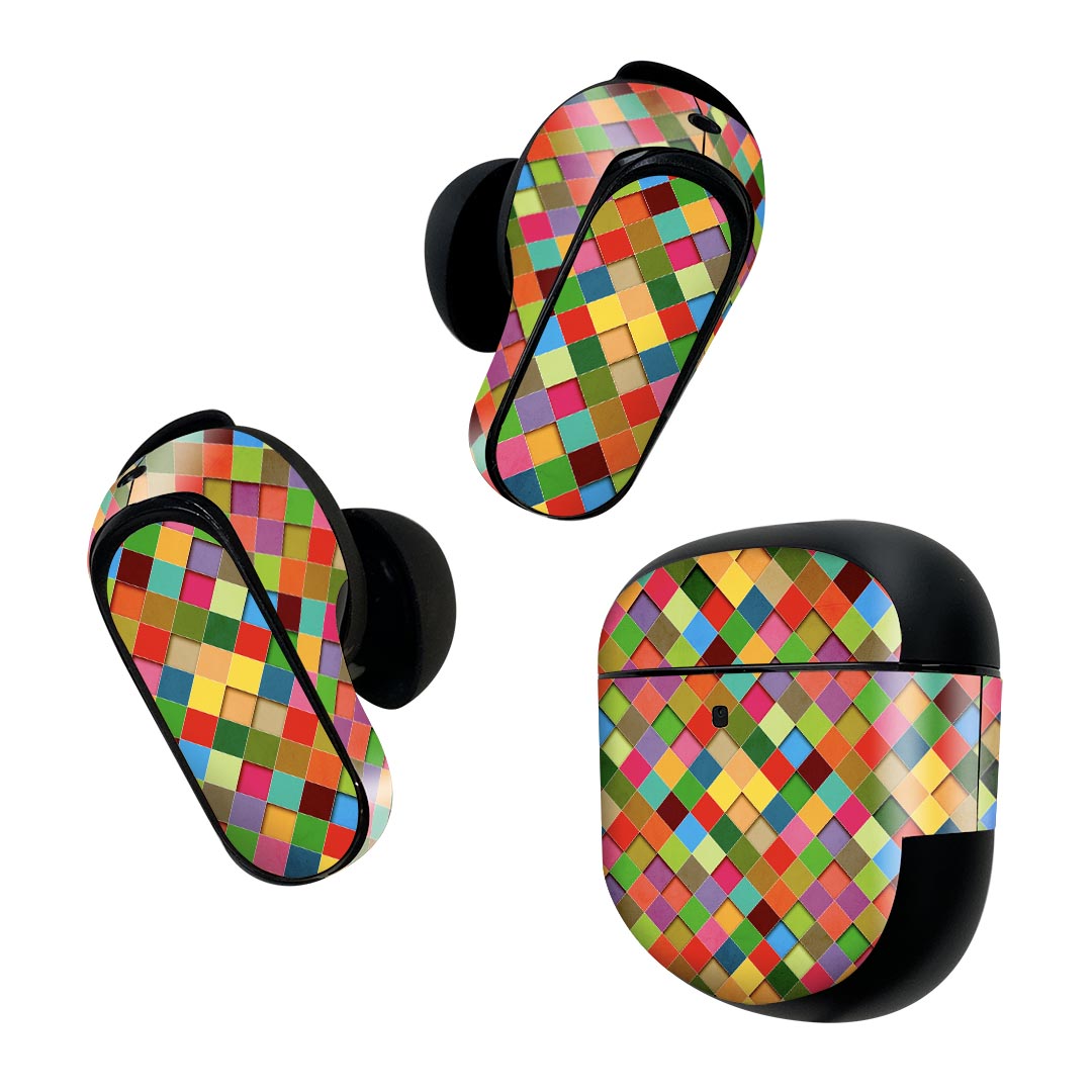 製品名 Bose QuietComfort Earbuds II 専用デザインスキンシール セット内容 Bose QuietComfort Earbuds II 専用シール　イヤホン（左右）3枚、充電ケース用シール 1枚AirPods第3世代専用です。第1?2世代、Proシリーズには対応していません。 商品特徴 再剥離性シートを素材に採用し、細かな位置調整がしやすく貼り直しが容易です。また、エアフリーでもありますので気泡が簡単に逃げるので、キレイに貼ることができます。専用の業務プリンターを使い、商品画像と遜色のない美しい印刷仕上がり。 注意事項 画像はサンプルですので、ご覧の環境によっては多少色味に違いを感じる場合がございます。 イメージと違った、モニターと色味が異なるという理由での交換や返金はご対応出来かねます。スキンシールのみの販売で、機器本体や充電ケース本体は付属しません。シワができた場合、ドライヤーなどで軽く温め、外側に向けてシワを伸ばすように貼ってください。初回貼付時の位置調整や貼り直しは可能ですが、しっかりと押し付けて接着させた後の再剥離、再利用は保証しておりません。また接着部に油分や汚れが付着しますと角の部分は剥がれやすくなりますので、貼付時はあまり触れないようにご注意ください。無地のセミグロスシートにデザインをプリントした商品で、デコなどの加工はございません。 凹凸や光沢があるように見えたり布地や金属を素材にしたように見える商品もありますが、デザインの図版によるものです。印刷時に微妙な画像のズレが生じる場合がございます。ご注文後に1点1点制作する受注生産品の為、不良品以外のご返品や交換は固くお断りします。 商品発送 完全受注生産のハンドメイド商品となりますので、既製品と比べて発送までお時間を頂いています。 基本的に決済確認後2~3営業日、最大で10営業日での発送となります。繁忙期や休業日明けの場合はさらに時間がかかる場合があります。 その際には別途メールにてご連絡致します。メール便の場合、発送日から到着までに2?4日ほどかかる場合が多く、紛失などの保障もご対応できかねます。あらかじめご了承下さい。