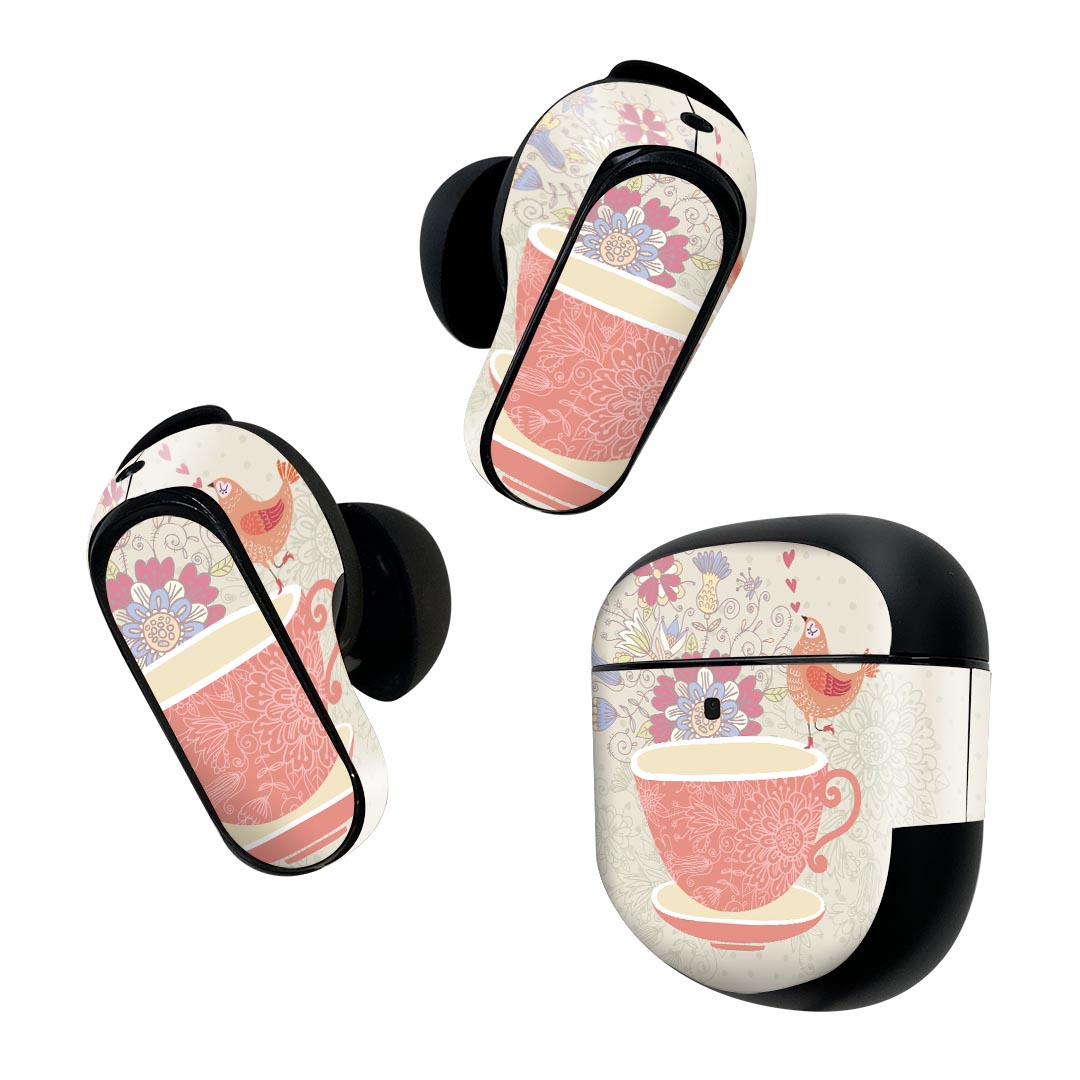 製品名 Bose QuietComfort Earbuds II 専用デザインスキンシール セット内容 Bose QuietComfort Earbuds II 専用シール　イヤホン（左右）3枚、充電ケース用シール 1枚AirPods第3世代専用です。第1?2世代、Proシリーズには対応していません。 商品特徴 再剥離性シートを素材に採用し、細かな位置調整がしやすく貼り直しが容易です。また、エアフリーでもありますので気泡が簡単に逃げるので、キレイに貼ることができます。専用の業務プリンターを使い、商品画像と遜色のない美しい印刷仕上がり。 注意事項 画像はサンプルですので、ご覧の環境によっては多少色味に違いを感じる場合がございます。 イメージと違った、モニターと色味が異なるという理由での交換や返金はご対応出来かねます。スキンシールのみの販売で、機器本体や充電ケース本体は付属しません。シワができた場合、ドライヤーなどで軽く温め、外側に向けてシワを伸ばすように貼ってください。初回貼付時の位置調整や貼り直しは可能ですが、しっかりと押し付けて接着させた後の再剥離、再利用は保証しておりません。また接着部に油分や汚れが付着しますと角の部分は剥がれやすくなりますので、貼付時はあまり触れないようにご注意ください。無地のセミグロスシートにデザインをプリントした商品で、デコなどの加工はございません。 凹凸や光沢があるように見えたり布地や金属を素材にしたように見える商品もありますが、デザインの図版によるものです。印刷時に微妙な画像のズレが生じる場合がございます。ご注文後に1点1点制作する受注生産品の為、不良品以外のご返品や交換は固くお断りします。 商品発送 完全受注生産のハンドメイド商品となりますので、既製品と比べて発送までお時間を頂いています。 基本的に決済確認後2~3営業日、最大で10営業日での発送となります。繁忙期や休業日明けの場合はさらに時間がかかる場合があります。 その際には別途メールにてご連絡致します。メール便の場合、発送日から到着までに2?4日ほどかかる場合が多く、紛失などの保障もご対応できかねます。あらかじめご了承下さい。