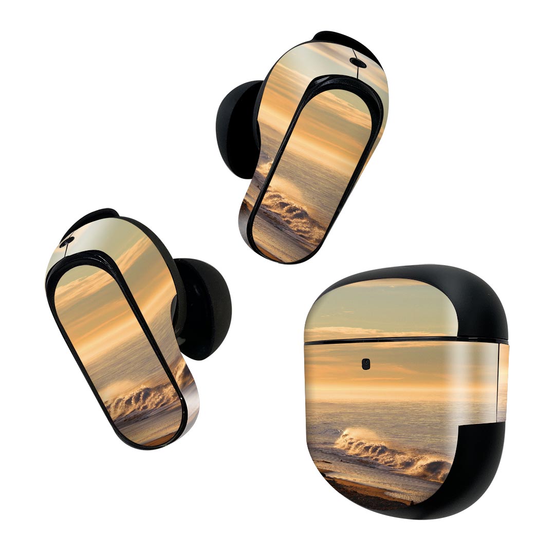 製品名 Bose QuietComfort Earbuds II 専用デザインスキンシール セット内容 Bose QuietComfort Earbuds II 専用シール　イヤホン（左右）3枚、充電ケース用シール 1枚AirPods第3世代専用です。第1?2世代、Proシリーズには対応していません。 商品特徴 再剥離性シートを素材に採用し、細かな位置調整がしやすく貼り直しが容易です。また、エアフリーでもありますので気泡が簡単に逃げるので、キレイに貼ることができます。専用の業務プリンターを使い、商品画像と遜色のない美しい印刷仕上がり。 注意事項 画像はサンプルですので、ご覧の環境によっては多少色味に違いを感じる場合がございます。 イメージと違った、モニターと色味が異なるという理由での交換や返金はご対応出来かねます。スキンシールのみの販売で、機器本体や充電ケース本体は付属しません。シワができた場合、ドライヤーなどで軽く温め、外側に向けてシワを伸ばすように貼ってください。初回貼付時の位置調整や貼り直しは可能ですが、しっかりと押し付けて接着させた後の再剥離、再利用は保証しておりません。また接着部に油分や汚れが付着しますと角の部分は剥がれやすくなりますので、貼付時はあまり触れないようにご注意ください。無地のセミグロスシートにデザインをプリントした商品で、デコなどの加工はございません。 凹凸や光沢があるように見えたり布地や金属を素材にしたように見える商品もありますが、デザインの図版によるものです。印刷時に微妙な画像のズレが生じる場合がございます。ご注文後に1点1点制作する受注生産品の為、不良品以外のご返品や交換は固くお断りします。 商品発送 完全受注生産のハンドメイド商品となりますので、既製品と比べて発送までお時間を頂いています。 基本的に決済確認後2~3営業日、最大で10営業日での発送となります。繁忙期や休業日明けの場合はさらに時間がかかる場合があります。 その際には別途メールにてご連絡致します。メール便の場合、発送日から到着までに2?4日ほどかかる場合が多く、紛失などの保障もご対応できかねます。あらかじめご了承下さい。