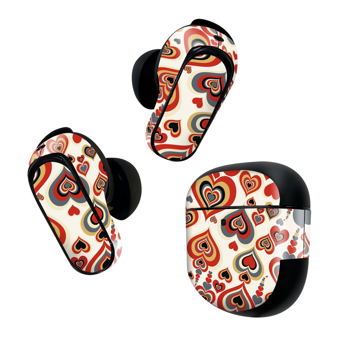 製品名 Bose QuietComfort Earbuds II 専用デザインスキンシール セット内容 Bose QuietComfort Earbuds II 専用シール　イヤホン（左右）3枚、充電ケース用シール 1枚AirPods第3世代専用です。第1?2世代、Proシリーズには対応していません。 商品特徴 再剥離性シートを素材に採用し、細かな位置調整がしやすく貼り直しが容易です。また、エアフリーでもありますので気泡が簡単に逃げるので、キレイに貼ることができます。専用の業務プリンターを使い、商品画像と遜色のない美しい印刷仕上がり。 注意事項 画像はサンプルですので、ご覧の環境によっては多少色味に違いを感じる場合がございます。 イメージと違った、モニターと色味が異なるという理由での交換や返金はご対応出来かねます。スキンシールのみの販売で、機器本体や充電ケース本体は付属しません。シワができた場合、ドライヤーなどで軽く温め、外側に向けてシワを伸ばすように貼ってください。初回貼付時の位置調整や貼り直しは可能ですが、しっかりと押し付けて接着させた後の再剥離、再利用は保証しておりません。また接着部に油分や汚れが付着しますと角の部分は剥がれやすくなりますので、貼付時はあまり触れないようにご注意ください。無地のセミグロスシートにデザインをプリントした商品で、デコなどの加工はございません。 凹凸や光沢があるように見えたり布地や金属を素材にしたように見える商品もありますが、デザインの図版によるものです。印刷時に微妙な画像のズレが生じる場合がございます。ご注文後に1点1点制作する受注生産品の為、不良品以外のご返品や交換は固くお断りします。 商品発送 完全受注生産のハンドメイド商品となりますので、既製品と比べて発送までお時間を頂いています。 基本的に決済確認後2~3営業日、最大で10営業日での発送となります。繁忙期や休業日明けの場合はさらに時間がかかる場合があります。 その際には別途メールにてご連絡致します。メール便の場合、発送日から到着までに2?4日ほどかかる場合が多く、紛失などの保障もご対応できかねます。あらかじめご了承下さい。