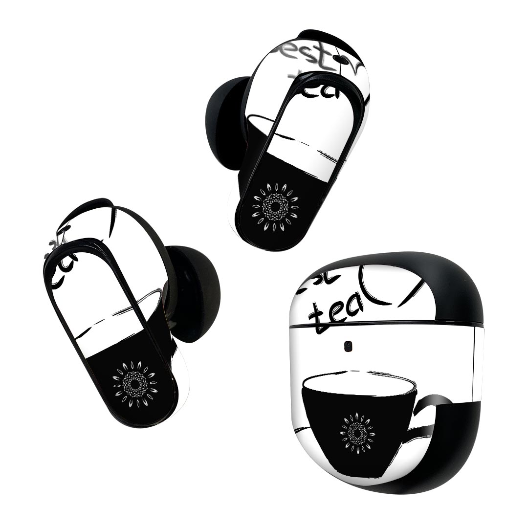 製品名 Bose QuietComfort Earbuds II 専用デザインスキンシール セット内容 Bose QuietComfort Earbuds II 専用シール　イヤホン（左右）3枚、充電ケース用シール 1枚AirPods第3世代専用です。第1?2世代、Proシリーズには対応していません。 商品特徴 再剥離性シートを素材に採用し、細かな位置調整がしやすく貼り直しが容易です。また、エアフリーでもありますので気泡が簡単に逃げるので、キレイに貼ることができます。専用の業務プリンターを使い、商品画像と遜色のない美しい印刷仕上がり。 注意事項 画像はサンプルですので、ご覧の環境によっては多少色味に違いを感じる場合がございます。 イメージと違った、モニターと色味が異なるという理由での交換や返金はご対応出来かねます。スキンシールのみの販売で、機器本体や充電ケース本体は付属しません。シワができた場合、ドライヤーなどで軽く温め、外側に向けてシワを伸ばすように貼ってください。初回貼付時の位置調整や貼り直しは可能ですが、しっかりと押し付けて接着させた後の再剥離、再利用は保証しておりません。また接着部に油分や汚れが付着しますと角の部分は剥がれやすくなりますので、貼付時はあまり触れないようにご注意ください。無地のセミグロスシートにデザインをプリントした商品で、デコなどの加工はございません。 凹凸や光沢があるように見えたり布地や金属を素材にしたように見える商品もありますが、デザインの図版によるものです。印刷時に微妙な画像のズレが生じる場合がございます。ご注文後に1点1点制作する受注生産品の為、不良品以外のご返品や交換は固くお断りします。 商品発送 完全受注生産のハンドメイド商品となりますので、既製品と比べて発送までお時間を頂いています。 基本的に決済確認後2~3営業日、最大で10営業日での発送となります。繁忙期や休業日明けの場合はさらに時間がかかる場合があります。 その際には別途メールにてご連絡致します。メール便の場合、発送日から到着までに2?4日ほどかかる場合が多く、紛失などの保障もご対応できかねます。あらかじめご了承下さい。