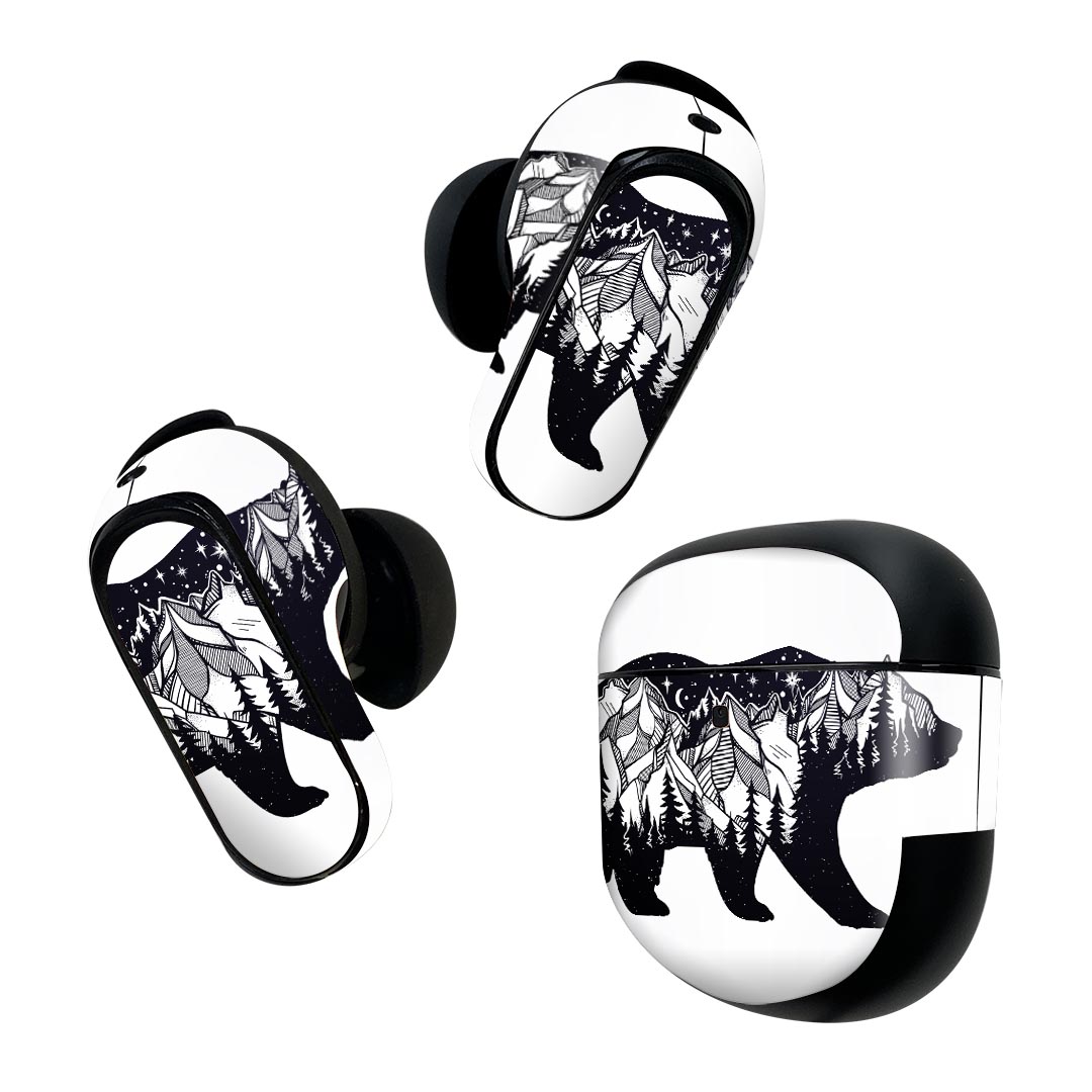 製品名 Bose QuietComfort Earbuds II 専用デザインスキンシール セット内容 Bose QuietComfort Earbuds II 専用シール　イヤホン（左右）3枚、充電ケース用シール 1枚AirPods第3世代専用です。第1?2世代、Proシリーズには対応していません。 商品特徴 再剥離性シートを素材に採用し、細かな位置調整がしやすく貼り直しが容易です。また、エアフリーでもありますので気泡が簡単に逃げるので、キレイに貼ることができます。専用の業務プリンターを使い、商品画像と遜色のない美しい印刷仕上がり。 注意事項 画像はサンプルですので、ご覧の環境によっては多少色味に違いを感じる場合がございます。 イメージと違った、モニターと色味が異なるという理由での交換や返金はご対応出来かねます。スキンシールのみの販売で、機器本体や充電ケース本体は付属しません。シワができた場合、ドライヤーなどで軽く温め、外側に向けてシワを伸ばすように貼ってください。初回貼付時の位置調整や貼り直しは可能ですが、しっかりと押し付けて接着させた後の再剥離、再利用は保証しておりません。また接着部に油分や汚れが付着しますと角の部分は剥がれやすくなりますので、貼付時はあまり触れないようにご注意ください。無地のセミグロスシートにデザインをプリントした商品で、デコなどの加工はございません。 凹凸や光沢があるように見えたり布地や金属を素材にしたように見える商品もありますが、デザインの図版によるものです。印刷時に微妙な画像のズレが生じる場合がございます。ご注文後に1点1点制作する受注生産品の為、不良品以外のご返品や交換は固くお断りします。 商品発送 完全受注生産のハンドメイド商品となりますので、既製品と比べて発送までお時間を頂いています。 基本的に決済確認後2~3営業日、最大で10営業日での発送となります。繁忙期や休業日明けの場合はさらに時間がかかる場合があります。 その際には別途メールにてご連絡致します。メール便の場合、発送日から到着までに2?4日ほどかかる場合が多く、紛失などの保障もご対応できかねます。あらかじめご了承下さい。