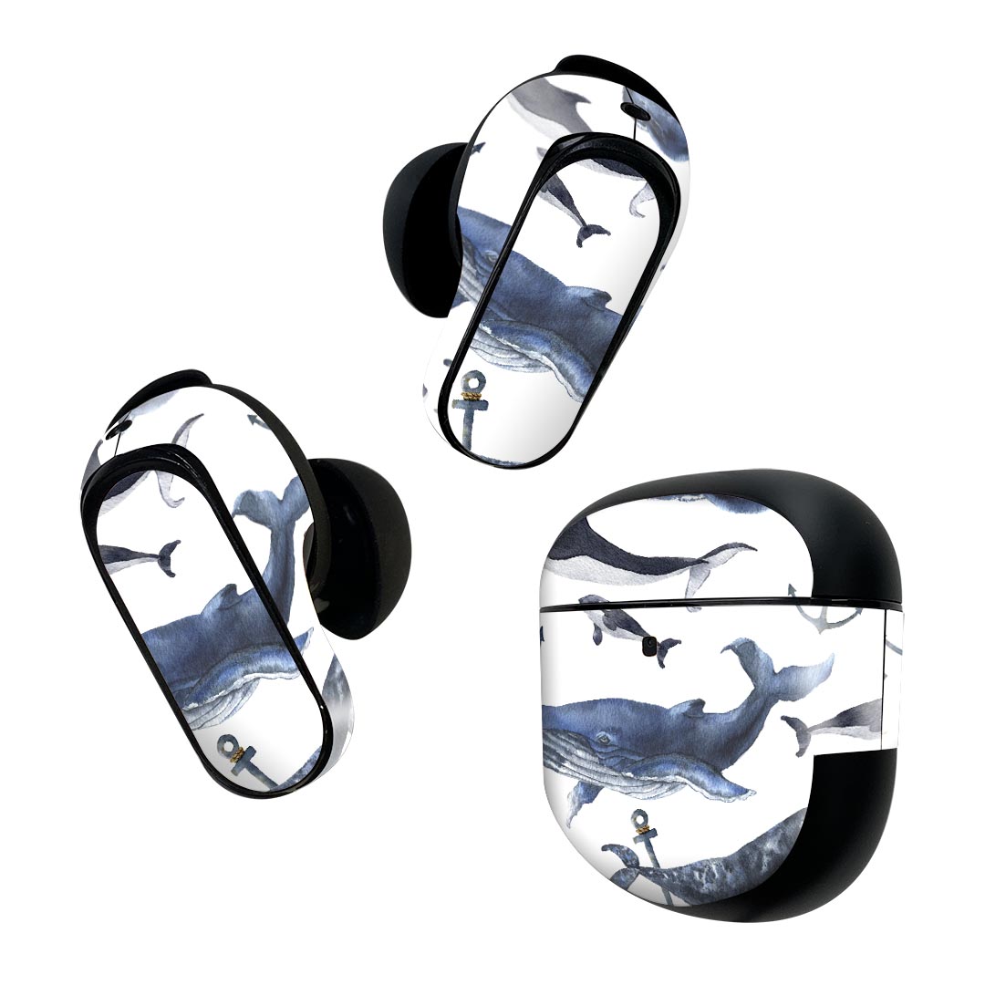 製品名 Bose QuietComfort Earbuds II 専用デザインスキンシール セット内容 Bose QuietComfort Earbuds II 専用シール　イヤホン（左右）3枚、充電ケース用シール 1枚AirPods第3世代専用です。第1?2世代、Proシリーズには対応していません。 商品特徴 再剥離性シートを素材に採用し、細かな位置調整がしやすく貼り直しが容易です。また、エアフリーでもありますので気泡が簡単に逃げるので、キレイに貼ることができます。専用の業務プリンターを使い、商品画像と遜色のない美しい印刷仕上がり。 注意事項 画像はサンプルですので、ご覧の環境によっては多少色味に違いを感じる場合がございます。 イメージと違った、モニターと色味が異なるという理由での交換や返金はご対応出来かねます。スキンシールのみの販売で、機器本体や充電ケース本体は付属しません。シワができた場合、ドライヤーなどで軽く温め、外側に向けてシワを伸ばすように貼ってください。初回貼付時の位置調整や貼り直しは可能ですが、しっかりと押し付けて接着させた後の再剥離、再利用は保証しておりません。また接着部に油分や汚れが付着しますと角の部分は剥がれやすくなりますので、貼付時はあまり触れないようにご注意ください。無地のセミグロスシートにデザインをプリントした商品で、デコなどの加工はございません。 凹凸や光沢があるように見えたり布地や金属を素材にしたように見える商品もありますが、デザインの図版によるものです。印刷時に微妙な画像のズレが生じる場合がございます。ご注文後に1点1点制作する受注生産品の為、不良品以外のご返品や交換は固くお断りします。 商品発送 完全受注生産のハンドメイド商品となりますので、既製品と比べて発送までお時間を頂いています。 基本的に決済確認後2~3営業日、最大で10営業日での発送となります。繁忙期や休業日明けの場合はさらに時間がかかる場合があります。 その際には別途メールにてご連絡致します。メール便の場合、発送日から到着までに2?4日ほどかかる場合が多く、紛失などの保障もご対応できかねます。あらかじめご了承下さい。