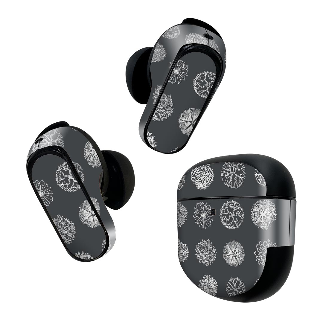 Bose QuietComfort Earbuds II 用 スキンシール ボーズ イヤバッズ2 用　ステッカー　本体3セット ケース1セット 保護 フィルム デコ 花　花びら　黒 016059