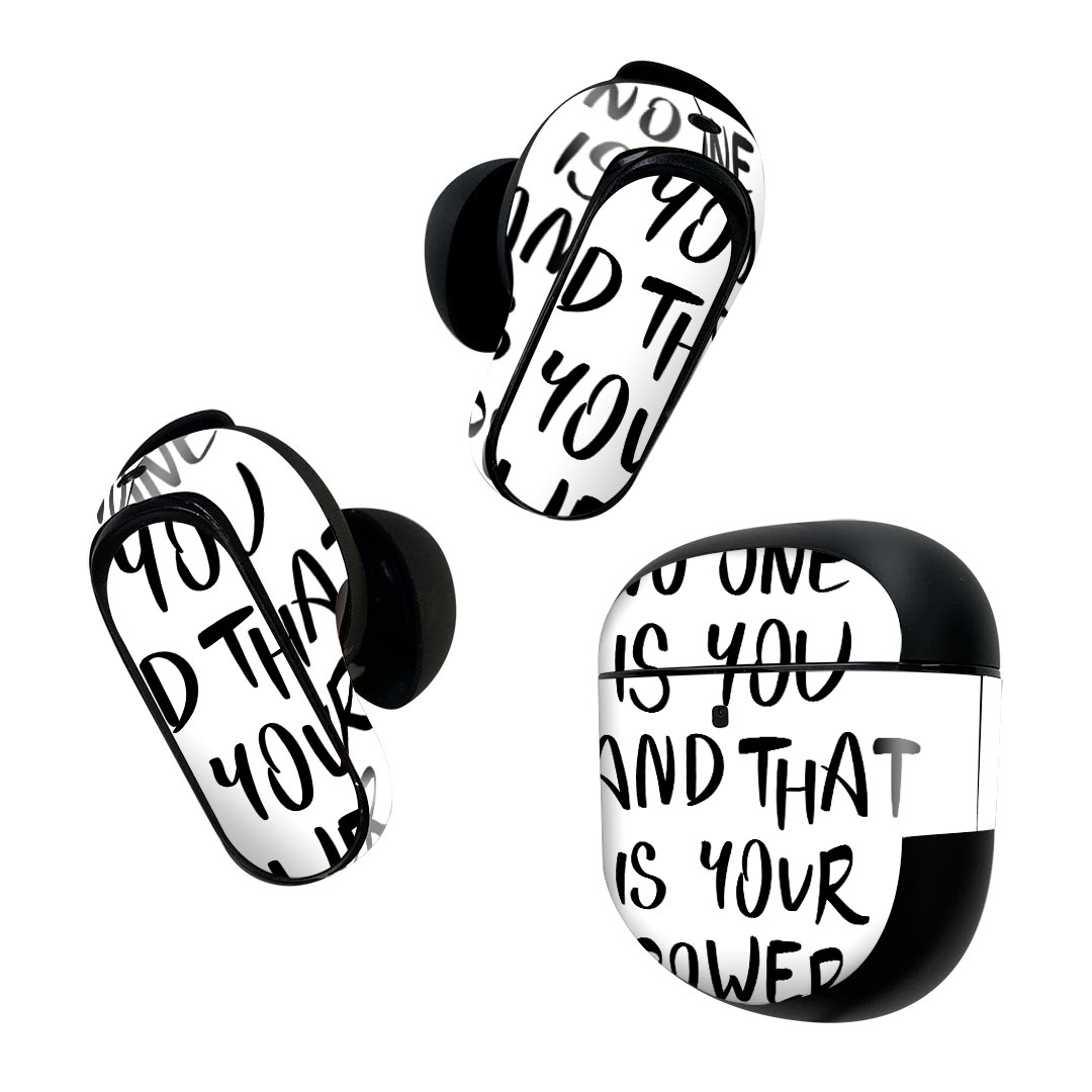 製品名 Bose QuietComfort Earbuds II 専用デザインスキンシール セット内容 Bose QuietComfort Earbuds II 専用シール　イヤホン（左右）3枚、充電ケース用シール 1枚AirPods第3世代専用です。第1?2世代、Proシリーズには対応していません。 商品特徴 再剥離性シートを素材に採用し、細かな位置調整がしやすく貼り直しが容易です。また、エアフリーでもありますので気泡が簡単に逃げるので、キレイに貼ることができます。専用の業務プリンターを使い、商品画像と遜色のない美しい印刷仕上がり。 注意事項 画像はサンプルですので、ご覧の環境によっては多少色味に違いを感じる場合がございます。 イメージと違った、モニターと色味が異なるという理由での交換や返金はご対応出来かねます。スキンシールのみの販売で、機器本体や充電ケース本体は付属しません。シワができた場合、ドライヤーなどで軽く温め、外側に向けてシワを伸ばすように貼ってください。初回貼付時の位置調整や貼り直しは可能ですが、しっかりと押し付けて接着させた後の再剥離、再利用は保証しておりません。また接着部に油分や汚れが付着しますと角の部分は剥がれやすくなりますので、貼付時はあまり触れないようにご注意ください。無地のセミグロスシートにデザインをプリントした商品で、デコなどの加工はございません。 凹凸や光沢があるように見えたり布地や金属を素材にしたように見える商品もありますが、デザインの図版によるものです。印刷時に微妙な画像のズレが生じる場合がございます。ご注文後に1点1点制作する受注生産品の為、不良品以外のご返品や交換は固くお断りします。 商品発送 完全受注生産のハンドメイド商品となりますので、既製品と比べて発送までお時間を頂いています。 基本的に決済確認後2~3営業日、最大で10営業日での発送となります。繁忙期や休業日明けの場合はさらに時間がかかる場合があります。 その際には別途メールにてご連絡致します。メール便の場合、発送日から到着までに2?4日ほどかかる場合が多く、紛失などの保障もご対応できかねます。あらかじめご了承下さい。