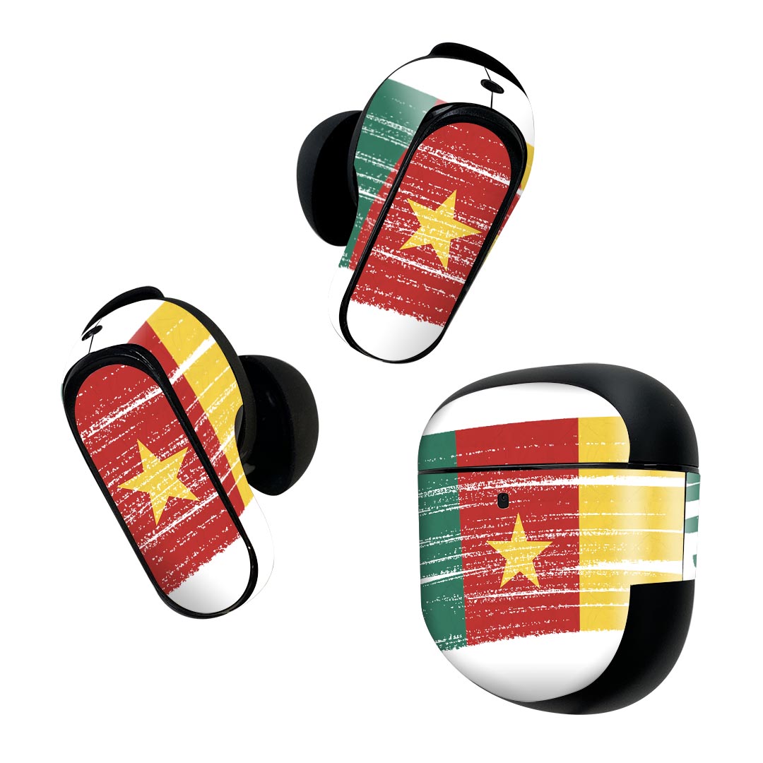 製品名 Bose QuietComfort Earbuds II 専用デザインスキンシール セット内容 Bose QuietComfort Earbuds II 専用シール　イヤホン（左右）3枚、充電ケース用シール 1枚AirPods第3世代専用です。第1?2世代、Proシリーズには対応していません。 商品特徴 再剥離性シートを素材に採用し、細かな位置調整がしやすく貼り直しが容易です。また、エアフリーでもありますので気泡が簡単に逃げるので、キレイに貼ることができます。専用の業務プリンターを使い、商品画像と遜色のない美しい印刷仕上がり。 注意事項 画像はサンプルですので、ご覧の環境によっては多少色味に違いを感じる場合がございます。 イメージと違った、モニターと色味が異なるという理由での交換や返金はご対応出来かねます。スキンシールのみの販売で、機器本体や充電ケース本体は付属しません。シワができた場合、ドライヤーなどで軽く温め、外側に向けてシワを伸ばすように貼ってください。初回貼付時の位置調整や貼り直しは可能ですが、しっかりと押し付けて接着させた後の再剥離、再利用は保証しておりません。また接着部に油分や汚れが付着しますと角の部分は剥がれやすくなりますので、貼付時はあまり触れないようにご注意ください。無地のセミグロスシートにデザインをプリントした商品で、デコなどの加工はございません。 凹凸や光沢があるように見えたり布地や金属を素材にしたように見える商品もありますが、デザインの図版によるものです。印刷時に微妙な画像のズレが生じる場合がございます。ご注文後に1点1点制作する受注生産品の為、不良品以外のご返品や交換は固くお断りします。 商品発送 完全受注生産のハンドメイド商品となりますので、既製品と比べて発送までお時間を頂いています。 基本的に決済確認後2~3営業日、最大で10営業日での発送となります。繁忙期や休業日明けの場合はさらに時間がかかる場合があります。 その際には別途メールにてご連絡致します。メール便の場合、発送日から到着までに2?4日ほどかかる場合が多く、紛失などの保障もご対応できかねます。あらかじめご了承下さい。