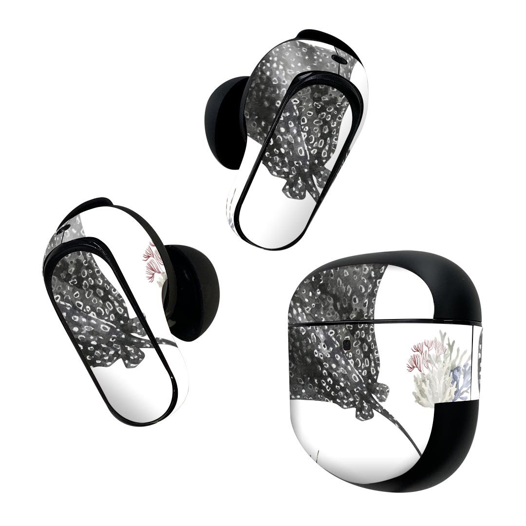 Bose QuietComfort Earbuds II 用 スキンシール ボーズ イヤバッズ2 用　ステッカー　本体3セット ケース1セット 保護 フィルム デコ イラスト エイ 019003