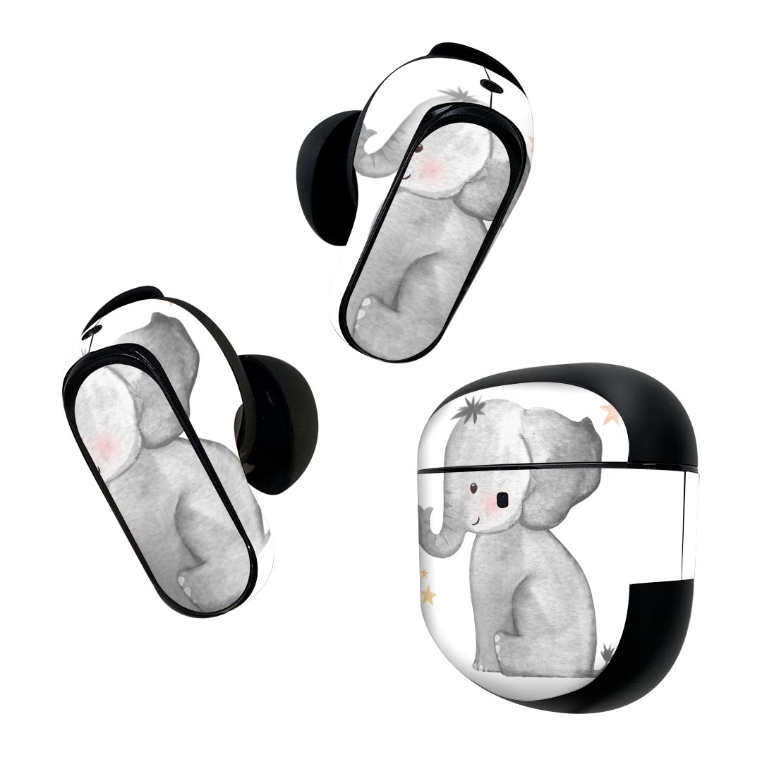 製品名 Bose QuietComfort Earbuds II 専用デザインスキンシール セット内容 Bose QuietComfort Earbuds II 専用シール　イヤホン（左右）3枚、充電ケース用シール 1枚AirPods第3世代専用です。第1?2世代、Proシリーズには対応していません。 商品特徴 再剥離性シートを素材に採用し、細かな位置調整がしやすく貼り直しが容易です。また、エアフリーでもありますので気泡が簡単に逃げるので、キレイに貼ることができます。専用の業務プリンターを使い、商品画像と遜色のない美しい印刷仕上がり。 注意事項 画像はサンプルですので、ご覧の環境によっては多少色味に違いを感じる場合がございます。 イメージと違った、モニターと色味が異なるという理由での交換や返金はご対応出来かねます。スキンシールのみの販売で、機器本体や充電ケース本体は付属しません。シワができた場合、ドライヤーなどで軽く温め、外側に向けてシワを伸ばすように貼ってください。初回貼付時の位置調整や貼り直しは可能ですが、しっかりと押し付けて接着させた後の再剥離、再利用は保証しておりません。また接着部に油分や汚れが付着しますと角の部分は剥がれやすくなりますので、貼付時はあまり触れないようにご注意ください。無地のセミグロスシートにデザインをプリントした商品で、デコなどの加工はございません。 凹凸や光沢があるように見えたり布地や金属を素材にしたように見える商品もありますが、デザインの図版によるものです。印刷時に微妙な画像のズレが生じる場合がございます。ご注文後に1点1点制作する受注生産品の為、不良品以外のご返品や交換は固くお断りします。 商品発送 完全受注生産のハンドメイド商品となりますので、既製品と比べて発送までお時間を頂いています。 基本的に決済確認後2~3営業日、最大で10営業日での発送となります。繁忙期や休業日明けの場合はさらに時間がかかる場合があります。 その際には別途メールにてご連絡致します。メール便の場合、発送日から到着までに2?4日ほどかかる場合が多く、紛失などの保障もご対応できかねます。あらかじめご了承下さい。