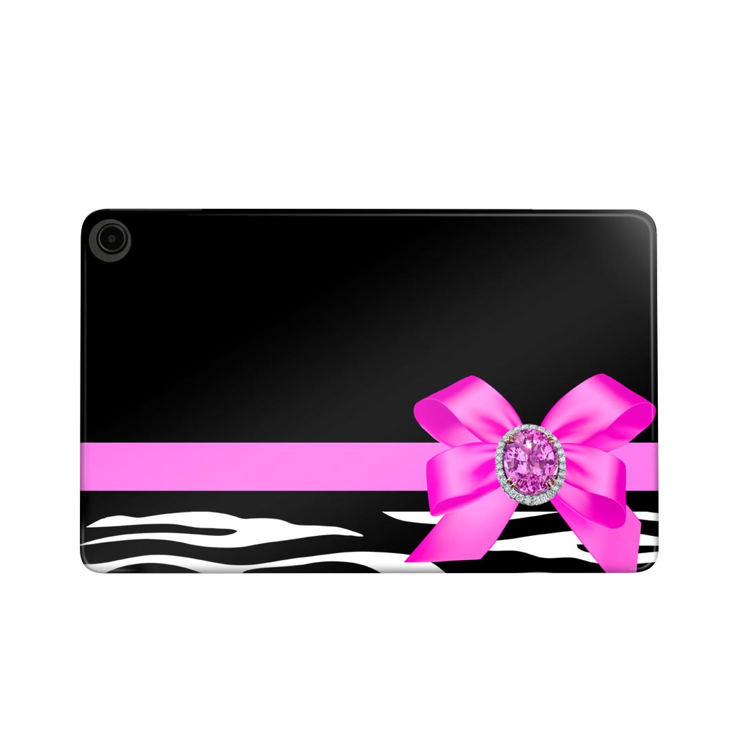 商品特徴・貼るだけでかんたん着せ替え、fire max 11専用デザインスキンシール・高精細プリントで写真と遜色のない仕上がり！半光沢シートでしっとりツヤのある表現力・ちょっとしたすり傷からkindle paperwhite本体を保護・接着部はエアフリー素材で気泡の心配も軽減・再剥離素材なので貼り付け時の調整も安心注意事項画像はサンプルですので、ご覧の環境によっては多少色味に違いを感じる場合がございます。 イメージと違った、モニターと色味が異なるという理由での交換や返金はご対応出来かねます。スキンシールのみの販売で、fire max 11本体は付属しません。初回貼付時の位置調整や貼り直しは可能ですが、しっかりと押し付けて接着させた後の再剥離、再利用は保証しておりません。また接着部に油分や汚れが付着しますと角の部分は剥がれやすくなりますので、貼付時はあまり触れないようにご注意ください。無地のセミグロスシートにデザインをプリントした商品で、デコなどの加工はございません。 凹凸や光沢があるように見えたり布地や金属を素材にしたように見える商品もありますが、デザインの図版によるものです。印刷時に微妙な画像のズレが生じる場合がございます。ご注文後に1点1点制作する受注生産品の為、不良品以外のご返品や交換は固くお断りします。 発送について完全受注生産のハンドメイド商品となりますので、既製品と比べて発送までお時間を頂いています。 基本的に決済確認後、最大で10営業日での発送となります。繁忙期や休業日明けの場合はさらに時間がかかる場合があります。 その際には別途メールにてご連絡致します。メール便の場合、発送日から到着までに2?4日ほどかかる場合が多く、紛失などの保障もご対応できかねます。あらかじめご了承下さい。