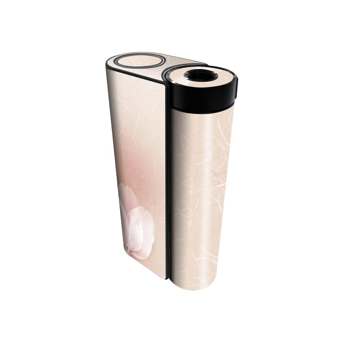 商品特徴・貼るだけでかんたん着せ替え、glo hyperx2 専用デザインスキンシール・高精細プリントで写真と遜色のない仕上がり！半光沢シートでしっとりツヤのある表現力・正面に加え、天面・底面シールがセットで一体感アップ！・ちょっとしたすり傷からglo hyperx2 本体を保護・接着部はエアフリー素材で気泡の心配も軽減・再剥離素材なので貼り付け時の調整も安心注意事項画像はサンプルですので、ご覧の環境によっては多少色味に違いを感じる場合がございます。 イメージと違った、モニターと色味が異なるという理由での交換や返金はご対応出来かねます。スキンシールのみの販売で、glo hyperx2 本体は付属しません。初回貼付時の位置調整や貼り直しは可能ですが、しっかりと押し付けて接着させた後の再剥離、再利用は保証しておりません。また接着部に油分や汚れが付着しますと角の部分は剥がれやすくなりますので、貼付時はあまり触れないようにご注意ください。無地のセミグロスシートにデザインをプリントした商品で、デコなどの加工はございません。 凹凸や光沢があるように見えたり布地や金属を素材にしたように見える商品もありますが、デザインの図版によるものです。印刷時に微妙な画像のズレが生じる場合がございます。ご注文後に1点1点制作する受注生産品の為、不良品以外のご返品や交換は固くお断りします。 発送について完全受注生産のハンドメイド商品となりますので、既製品と比べて発送までお時間を頂いています。 基本的に決済確認後、最大で10営業日での発送となります。繁忙期や休業日明けの場合はさらに時間がかかる場合があります。 その際には別途メールにてご連絡致します。メール便の場合、発送日から到着までに2?4日ほどかかる場合が多く、紛失などの保障もご対応できかねます。あらかじめご了承下さい。