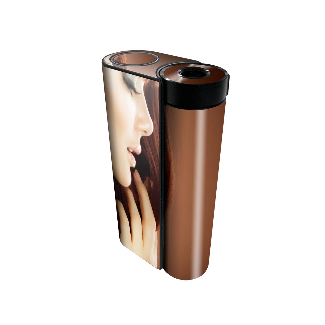 商品特徴・貼るだけでかんたん着せ替え、glo hyperx2 専用デザインスキンシール・高精細プリントで写真と遜色のない仕上がり！半光沢シートでしっとりツヤのある表現力・正面に加え、天面・底面シールがセットで一体感アップ！・ちょっとしたすり傷からglo hyperx2 本体を保護・接着部はエアフリー素材で気泡の心配も軽減・再剥離素材なので貼り付け時の調整も安心注意事項画像はサンプルですので、ご覧の環境によっては多少色味に違いを感じる場合がございます。 イメージと違った、モニターと色味が異なるという理由での交換や返金はご対応出来かねます。スキンシールのみの販売で、glo hyperx2 本体は付属しません。初回貼付時の位置調整や貼り直しは可能ですが、しっかりと押し付けて接着させた後の再剥離、再利用は保証しておりません。また接着部に油分や汚れが付着しますと角の部分は剥がれやすくなりますので、貼付時はあまり触れないようにご注意ください。無地のセミグロスシートにデザインをプリントした商品で、デコなどの加工はございません。 凹凸や光沢があるように見えたり布地や金属を素材にしたように見える商品もありますが、デザインの図版によるものです。印刷時に微妙な画像のズレが生じる場合がございます。ご注文後に1点1点制作する受注生産品の為、不良品以外のご返品や交換は固くお断りします。 発送について完全受注生産のハンドメイド商品となりますので、既製品と比べて発送までお時間を頂いています。 基本的に決済確認後、最大で10営業日での発送となります。繁忙期や休業日明けの場合はさらに時間がかかる場合があります。 その際には別途メールにてご連絡致します。メール便の場合、発送日から到着までに2?4日ほどかかる場合が多く、紛失などの保障もご対応できかねます。あらかじめご了承下さい。