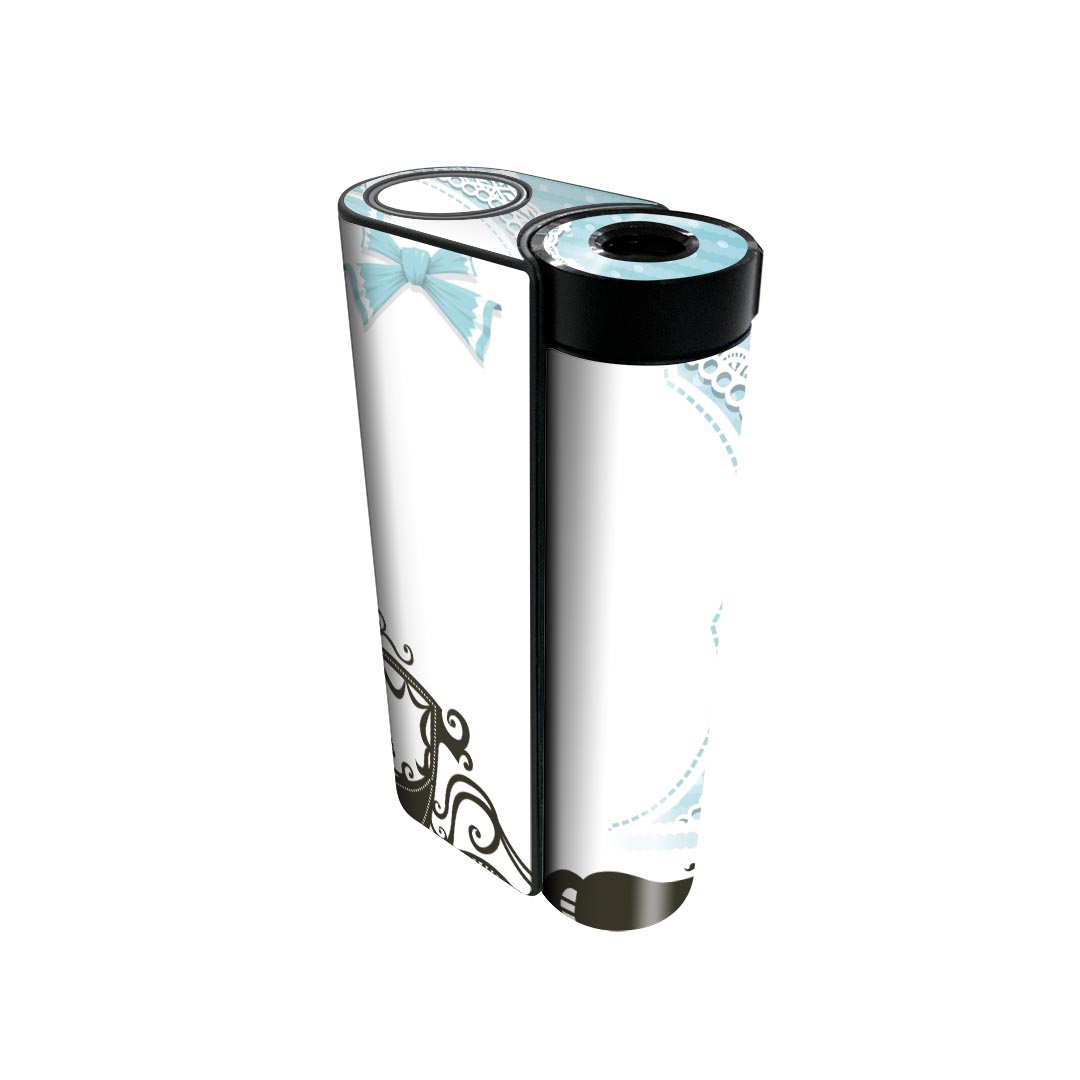 商品特徴・貼るだけでかんたん着せ替え、glo hyperx2 専用デザインスキンシール・高精細プリントで写真と遜色のない仕上がり！半光沢シートでしっとりツヤのある表現力・正面に加え、天面・底面シールがセットで一体感アップ！・ちょっとしたすり傷からglo hyperx2 本体を保護・接着部はエアフリー素材で気泡の心配も軽減・再剥離素材なので貼り付け時の調整も安心注意事項画像はサンプルですので、ご覧の環境によっては多少色味に違いを感じる場合がございます。 イメージと違った、モニターと色味が異なるという理由での交換や返金はご対応出来かねます。スキンシールのみの販売で、glo hyperx2 本体は付属しません。初回貼付時の位置調整や貼り直しは可能ですが、しっかりと押し付けて接着させた後の再剥離、再利用は保証しておりません。また接着部に油分や汚れが付着しますと角の部分は剥がれやすくなりますので、貼付時はあまり触れないようにご注意ください。無地のセミグロスシートにデザインをプリントした商品で、デコなどの加工はございません。 凹凸や光沢があるように見えたり布地や金属を素材にしたように見える商品もありますが、デザインの図版によるものです。印刷時に微妙な画像のズレが生じる場合がございます。ご注文後に1点1点制作する受注生産品の為、不良品以外のご返品や交換は固くお断りします。 発送について完全受注生産のハンドメイド商品となりますので、既製品と比べて発送までお時間を頂いています。 基本的に決済確認後、最大で10営業日での発送となります。繁忙期や休業日明けの場合はさらに時間がかかる場合があります。 その際には別途メールにてご連絡致します。メール便の場合、発送日から到着までに2?4日ほどかかる場合が多く、紛失などの保障もご対応できかねます。あらかじめご了承下さい。