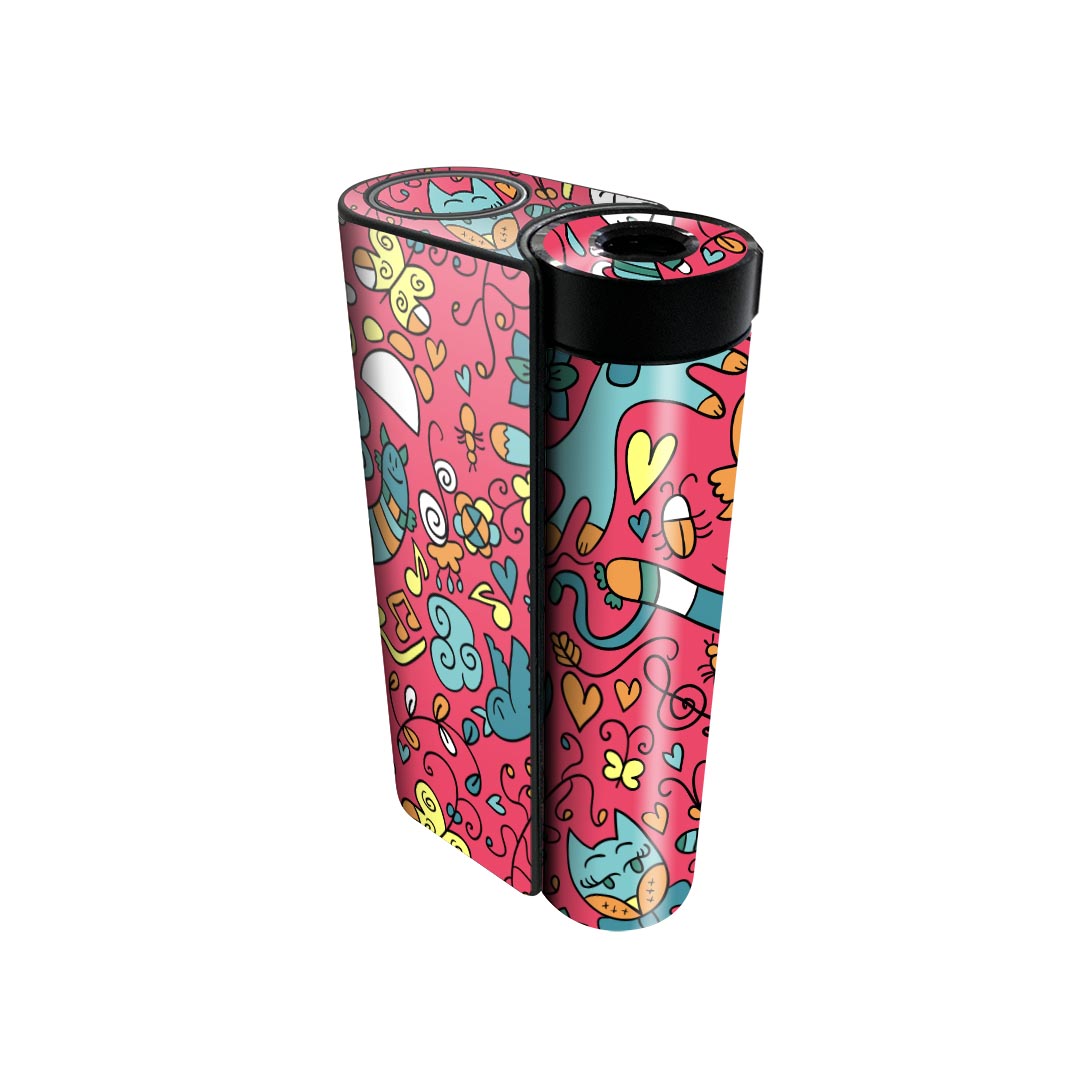 商品特徴・貼るだけでかんたん着せ替え、glo hyperx2 専用デザインスキンシール・高精細プリントで写真と遜色のない仕上がり！半光沢シートでしっとりツヤのある表現力・正面に加え、天面・底面シールがセットで一体感アップ！・ちょっとしたすり傷からglo hyperx2 本体を保護・接着部はエアフリー素材で気泡の心配も軽減・再剥離素材なので貼り付け時の調整も安心注意事項画像はサンプルですので、ご覧の環境によっては多少色味に違いを感じる場合がございます。 イメージと違った、モニターと色味が異なるという理由での交換や返金はご対応出来かねます。スキンシールのみの販売で、glo hyperx2 本体は付属しません。初回貼付時の位置調整や貼り直しは可能ですが、しっかりと押し付けて接着させた後の再剥離、再利用は保証しておりません。また接着部に油分や汚れが付着しますと角の部分は剥がれやすくなりますので、貼付時はあまり触れないようにご注意ください。無地のセミグロスシートにデザインをプリントした商品で、デコなどの加工はございません。 凹凸や光沢があるように見えたり布地や金属を素材にしたように見える商品もありますが、デザインの図版によるものです。印刷時に微妙な画像のズレが生じる場合がございます。ご注文後に1点1点制作する受注生産品の為、不良品以外のご返品や交換は固くお断りします。 発送について完全受注生産のハンドメイド商品となりますので、既製品と比べて発送までお時間を頂いています。 基本的に決済確認後、最大で10営業日での発送となります。繁忙期や休業日明けの場合はさらに時間がかかる場合があります。 その際には別途メールにてご連絡致します。メール便の場合、発送日から到着までに2?4日ほどかかる場合が多く、紛失などの保障もご対応できかねます。あらかじめご了承下さい。