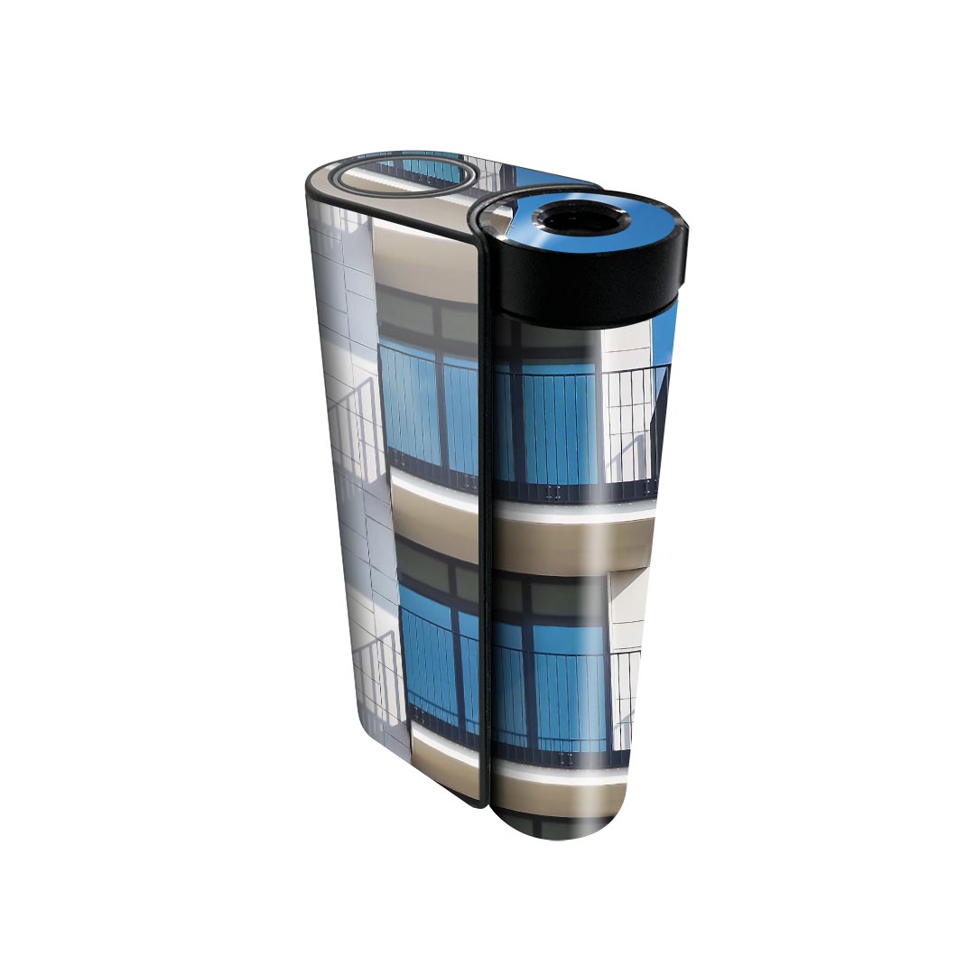 商品特徴・貼るだけでかんたん着せ替え、glo hyperx2 専用デザインスキンシール・高精細プリントで写真と遜色のない仕上がり！半光沢シートでしっとりツヤのある表現力・正面に加え、天面・底面シールがセットで一体感アップ！・ちょっとしたすり傷からglo hyperx2 本体を保護・接着部はエアフリー素材で気泡の心配も軽減・再剥離素材なので貼り付け時の調整も安心注意事項画像はサンプルですので、ご覧の環境によっては多少色味に違いを感じる場合がございます。 イメージと違った、モニターと色味が異なるという理由での交換や返金はご対応出来かねます。スキンシールのみの販売で、glo hyperx2 本体は付属しません。初回貼付時の位置調整や貼り直しは可能ですが、しっかりと押し付けて接着させた後の再剥離、再利用は保証しておりません。また接着部に油分や汚れが付着しますと角の部分は剥がれやすくなりますので、貼付時はあまり触れないようにご注意ください。無地のセミグロスシートにデザインをプリントした商品で、デコなどの加工はございません。 凹凸や光沢があるように見えたり布地や金属を素材にしたように見える商品もありますが、デザインの図版によるものです。印刷時に微妙な画像のズレが生じる場合がございます。ご注文後に1点1点制作する受注生産品の為、不良品以外のご返品や交換は固くお断りします。 発送について完全受注生産のハンドメイド商品となりますので、既製品と比べて発送までお時間を頂いています。 基本的に決済確認後、最大で10営業日での発送となります。繁忙期や休業日明けの場合はさらに時間がかかる場合があります。 その際には別途メールにてご連絡致します。メール便の場合、発送日から到着までに2?4日ほどかかる場合が多く、紛失などの保障もご対応できかねます。あらかじめご了承下さい。