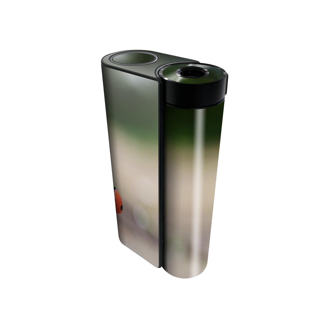 商品特徴・貼るだけでかんたん着せ替え、glo hyperx2 専用デザインスキンシール・高精細プリントで写真と遜色のない仕上がり！半光沢シートでしっとりツヤのある表現力・正面に加え、天面・底面シールがセットで一体感アップ！・ちょっとしたすり...