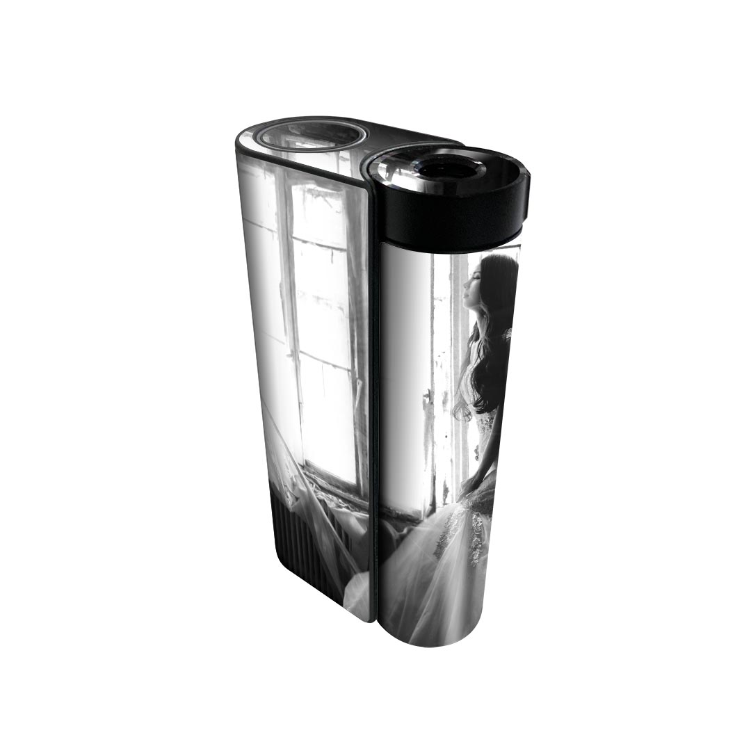 商品特徴・貼るだけでかんたん着せ替え、glo hyperx2 専用デザインスキンシール・高精細プリントで写真と遜色のない仕上がり！半光沢シートでしっとりツヤのある表現力・正面に加え、天面・底面シールがセットで一体感アップ！・ちょっとしたすり傷からglo hyperx2 本体を保護・接着部はエアフリー素材で気泡の心配も軽減・再剥離素材なので貼り付け時の調整も安心注意事項画像はサンプルですので、ご覧の環境によっては多少色味に違いを感じる場合がございます。 イメージと違った、モニターと色味が異なるという理由での交換や返金はご対応出来かねます。スキンシールのみの販売で、glo hyperx2 本体は付属しません。初回貼付時の位置調整や貼り直しは可能ですが、しっかりと押し付けて接着させた後の再剥離、再利用は保証しておりません。また接着部に油分や汚れが付着しますと角の部分は剥がれやすくなりますので、貼付時はあまり触れないようにご注意ください。無地のセミグロスシートにデザインをプリントした商品で、デコなどの加工はございません。 凹凸や光沢があるように見えたり布地や金属を素材にしたように見える商品もありますが、デザインの図版によるものです。印刷時に微妙な画像のズレが生じる場合がございます。ご注文後に1点1点制作する受注生産品の為、不良品以外のご返品や交換は固くお断りします。 発送について完全受注生産のハンドメイド商品となりますので、既製品と比べて発送までお時間を頂いています。 基本的に決済確認後、最大で10営業日での発送となります。繁忙期や休業日明けの場合はさらに時間がかかる場合があります。 その際には別途メールにてご連絡致します。メール便の場合、発送日から到着までに2?4日ほどかかる場合が多く、紛失などの保障もご対応できかねます。あらかじめご了承下さい。