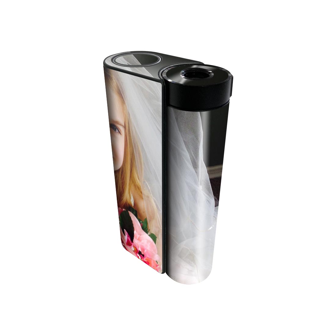 商品特徴・貼るだけでかんたん着せ替え、glo hyperx2 専用デザインスキンシール・高精細プリントで写真と遜色のない仕上がり！半光沢シートでしっとりツヤのある表現力・正面に加え、天面・底面シールがセットで一体感アップ！・ちょっとしたすり傷からglo hyperx2 本体を保護・接着部はエアフリー素材で気泡の心配も軽減・再剥離素材なので貼り付け時の調整も安心注意事項画像はサンプルですので、ご覧の環境によっては多少色味に違いを感じる場合がございます。 イメージと違った、モニターと色味が異なるという理由での交換や返金はご対応出来かねます。スキンシールのみの販売で、glo hyperx2 本体は付属しません。初回貼付時の位置調整や貼り直しは可能ですが、しっかりと押し付けて接着させた後の再剥離、再利用は保証しておりません。また接着部に油分や汚れが付着しますと角の部分は剥がれやすくなりますので、貼付時はあまり触れないようにご注意ください。無地のセミグロスシートにデザインをプリントした商品で、デコなどの加工はございません。 凹凸や光沢があるように見えたり布地や金属を素材にしたように見える商品もありますが、デザインの図版によるものです。印刷時に微妙な画像のズレが生じる場合がございます。ご注文後に1点1点制作する受注生産品の為、不良品以外のご返品や交換は固くお断りします。 発送について完全受注生産のハンドメイド商品となりますので、既製品と比べて発送までお時間を頂いています。 基本的に決済確認後、最大で10営業日での発送となります。繁忙期や休業日明けの場合はさらに時間がかかる場合があります。 その際には別途メールにてご連絡致します。メール便の場合、発送日から到着までに2?4日ほどかかる場合が多く、紛失などの保障もご対応できかねます。あらかじめご了承下さい。