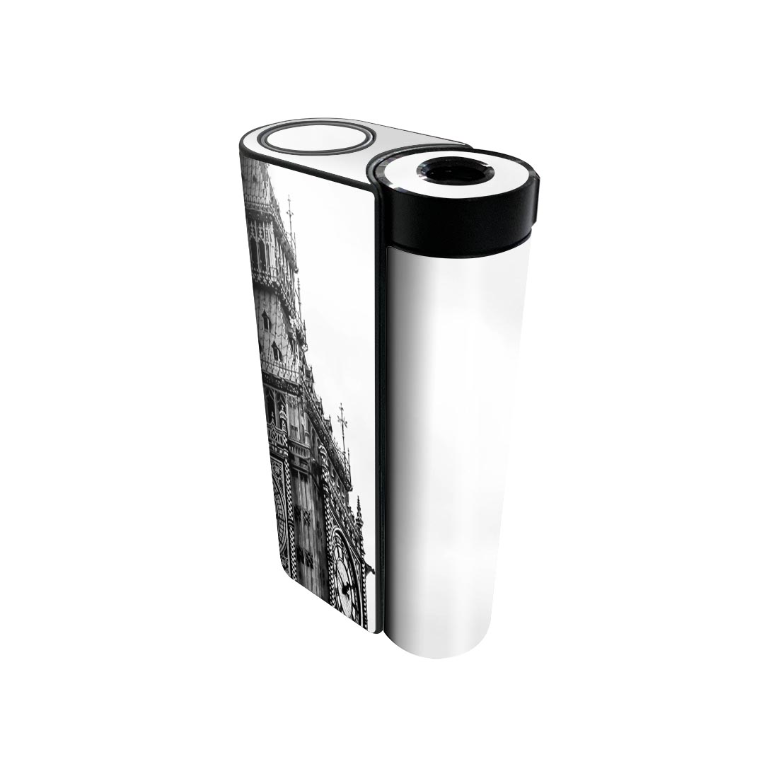 商品特徴・貼るだけでかんたん着せ替え、glo hyperx2 専用デザインスキンシール・高精細プリントで写真と遜色のない仕上がり！半光沢シートでしっとりツヤのある表現力・正面に加え、天面・底面シールがセットで一体感アップ！・ちょっとしたすり傷からglo hyperx2 本体を保護・接着部はエアフリー素材で気泡の心配も軽減・再剥離素材なので貼り付け時の調整も安心注意事項画像はサンプルですので、ご覧の環境によっては多少色味に違いを感じる場合がございます。 イメージと違った、モニターと色味が異なるという理由での交換や返金はご対応出来かねます。スキンシールのみの販売で、glo hyperx2 本体は付属しません。初回貼付時の位置調整や貼り直しは可能ですが、しっかりと押し付けて接着させた後の再剥離、再利用は保証しておりません。また接着部に油分や汚れが付着しますと角の部分は剥がれやすくなりますので、貼付時はあまり触れないようにご注意ください。無地のセミグロスシートにデザインをプリントした商品で、デコなどの加工はございません。 凹凸や光沢があるように見えたり布地や金属を素材にしたように見える商品もありますが、デザインの図版によるものです。印刷時に微妙な画像のズレが生じる場合がございます。ご注文後に1点1点制作する受注生産品の為、不良品以外のご返品や交換は固くお断りします。 発送について完全受注生産のハンドメイド商品となりますので、既製品と比べて発送までお時間を頂いています。 基本的に決済確認後、最大で10営業日での発送となります。繁忙期や休業日明けの場合はさらに時間がかかる場合があります。 その際には別途メールにてご連絡致します。メール便の場合、発送日から到着までに2?4日ほどかかる場合が多く、紛失などの保障もご対応できかねます。あらかじめご了承下さい。