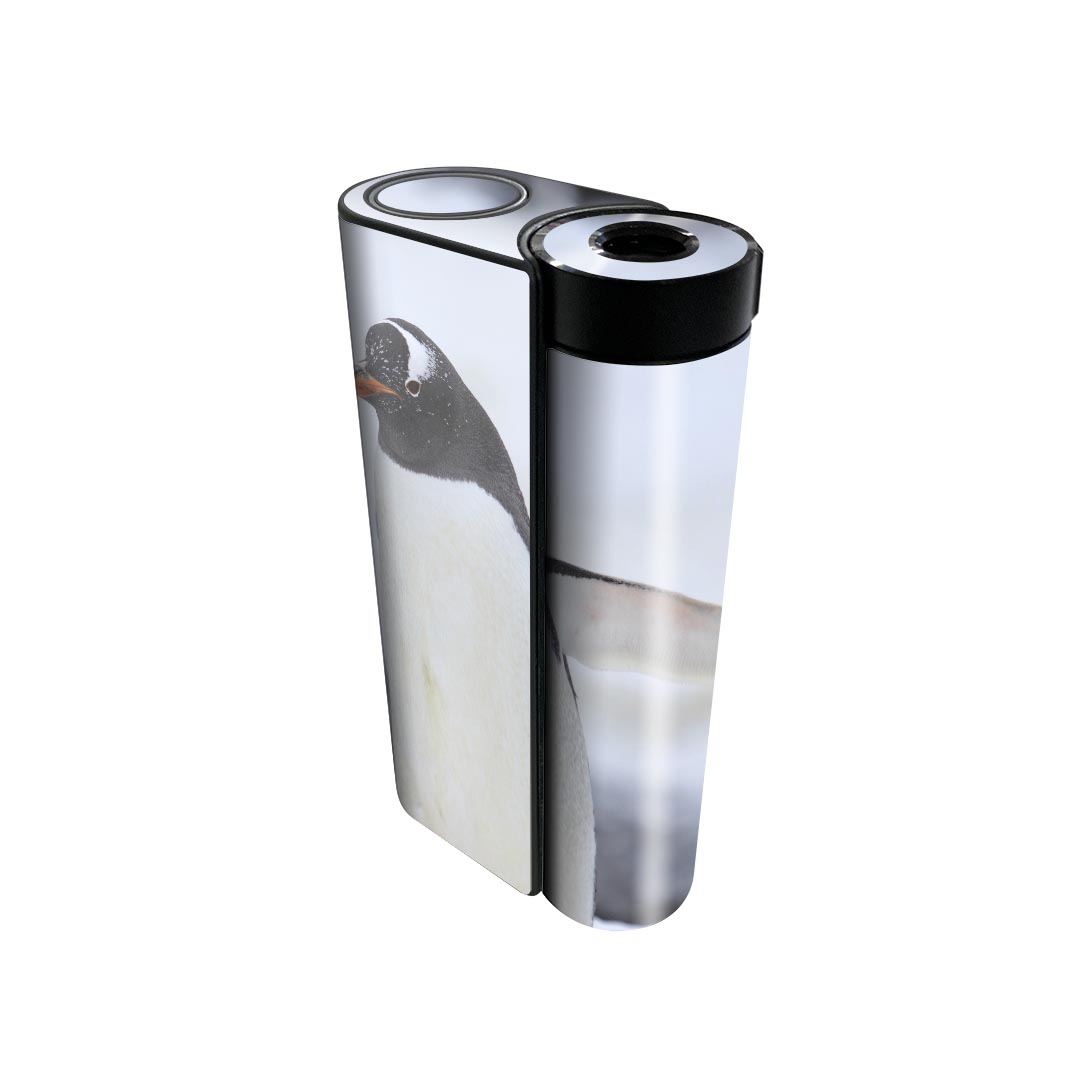 商品特徴・貼るだけでかんたん着せ替え、glo hyperx2 専用デザインスキンシール・高精細プリントで写真と遜色のない仕上がり！半光沢シートでしっとりツヤのある表現力・正面に加え、天面・底面シールがセットで一体感アップ！・ちょっとしたすり傷からglo hyperx2 本体を保護・接着部はエアフリー素材で気泡の心配も軽減・再剥離素材なので貼り付け時の調整も安心注意事項画像はサンプルですので、ご覧の環境によっては多少色味に違いを感じる場合がございます。 イメージと違った、モニターと色味が異なるという理由での交換や返金はご対応出来かねます。スキンシールのみの販売で、glo hyperx2 本体は付属しません。初回貼付時の位置調整や貼り直しは可能ですが、しっかりと押し付けて接着させた後の再剥離、再利用は保証しておりません。また接着部に油分や汚れが付着しますと角の部分は剥がれやすくなりますので、貼付時はあまり触れないようにご注意ください。無地のセミグロスシートにデザインをプリントした商品で、デコなどの加工はございません。 凹凸や光沢があるように見えたり布地や金属を素材にしたように見える商品もありますが、デザインの図版によるものです。印刷時に微妙な画像のズレが生じる場合がございます。ご注文後に1点1点制作する受注生産品の為、不良品以外のご返品や交換は固くお断りします。 発送について完全受注生産のハンドメイド商品となりますので、既製品と比べて発送までお時間を頂いています。 基本的に決済確認後、最大で10営業日での発送となります。繁忙期や休業日明けの場合はさらに時間がかかる場合があります。 その際には別途メールにてご連絡致します。メール便の場合、発送日から到着までに2?4日ほどかかる場合が多く、紛失などの保障もご対応できかねます。あらかじめご了承下さい。