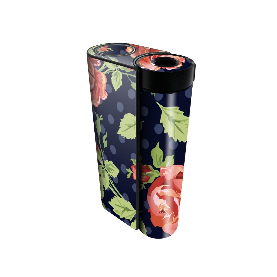 商品特徴・貼るだけでかんたん着せ替え、glo hyperx2 専用デザインスキンシール・高精細プリントで写真と遜色のない仕上がり！半光沢シートでしっとりツヤのある表現力・正面に加え、天面・底面シールがセットで一体感アップ！・ちょっとしたすり傷からglo hyperx2 本体を保護・接着部はエアフリー素材で気泡の心配も軽減・再剥離素材なので貼り付け時の調整も安心注意事項画像はサンプルですので、ご覧の環境によっては多少色味に違いを感じる場合がございます。 イメージと違った、モニターと色味が異なるという理由での交換や返金はご対応出来かねます。スキンシールのみの販売で、glo hyperx2 本体は付属しません。初回貼付時の位置調整や貼り直しは可能ですが、しっかりと押し付けて接着させた後の再剥離、再利用は保証しておりません。また接着部に油分や汚れが付着しますと角の部分は剥がれやすくなりますので、貼付時はあまり触れないようにご注意ください。無地のセミグロスシートにデザインをプリントした商品で、デコなどの加工はございません。 凹凸や光沢があるように見えたり布地や金属を素材にしたように見える商品もありますが、デザインの図版によるものです。印刷時に微妙な画像のズレが生じる場合がございます。ご注文後に1点1点制作する受注生産品の為、不良品以外のご返品や交換は固くお断りします。 発送について完全受注生産のハンドメイド商品となりますので、既製品と比べて発送までお時間を頂いています。 基本的に決済確認後、最大で10営業日での発送となります。繁忙期や休業日明けの場合はさらに時間がかかる場合があります。 その際には別途メールにてご連絡致します。メール便の場合、発送日から到着までに2?4日ほどかかる場合が多く、紛失などの保障もご対応できかねます。あらかじめご了承下さい。