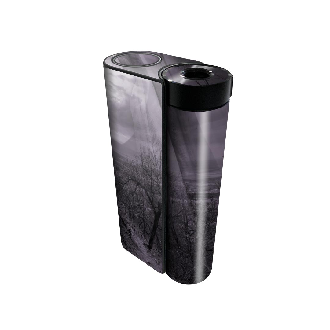 商品特徴・貼るだけでかんたん着せ替え、glo hyperx2 専用デザインスキンシール・高精細プリントで写真と遜色のない仕上がり！半光沢シートでしっとりツヤのある表現力・正面に加え、天面・底面シールがセットで一体感アップ！・ちょっとしたすり傷からglo hyperx2 本体を保護・接着部はエアフリー素材で気泡の心配も軽減・再剥離素材なので貼り付け時の調整も安心注意事項画像はサンプルですので、ご覧の環境によっては多少色味に違いを感じる場合がございます。 イメージと違った、モニターと色味が異なるという理由での交換や返金はご対応出来かねます。スキンシールのみの販売で、glo hyperx2 本体は付属しません。初回貼付時の位置調整や貼り直しは可能ですが、しっかりと押し付けて接着させた後の再剥離、再利用は保証しておりません。また接着部に油分や汚れが付着しますと角の部分は剥がれやすくなりますので、貼付時はあまり触れないようにご注意ください。無地のセミグロスシートにデザインをプリントした商品で、デコなどの加工はございません。 凹凸や光沢があるように見えたり布地や金属を素材にしたように見える商品もありますが、デザインの図版によるものです。印刷時に微妙な画像のズレが生じる場合がございます。ご注文後に1点1点制作する受注生産品の為、不良品以外のご返品や交換は固くお断りします。 発送について完全受注生産のハンドメイド商品となりますので、既製品と比べて発送までお時間を頂いています。 基本的に決済確認後、最大で10営業日での発送となります。繁忙期や休業日明けの場合はさらに時間がかかる場合があります。 その際には別途メールにてご連絡致します。メール便の場合、発送日から到着までに2?4日ほどかかる場合が多く、紛失などの保障もご対応できかねます。あらかじめご了承下さい。