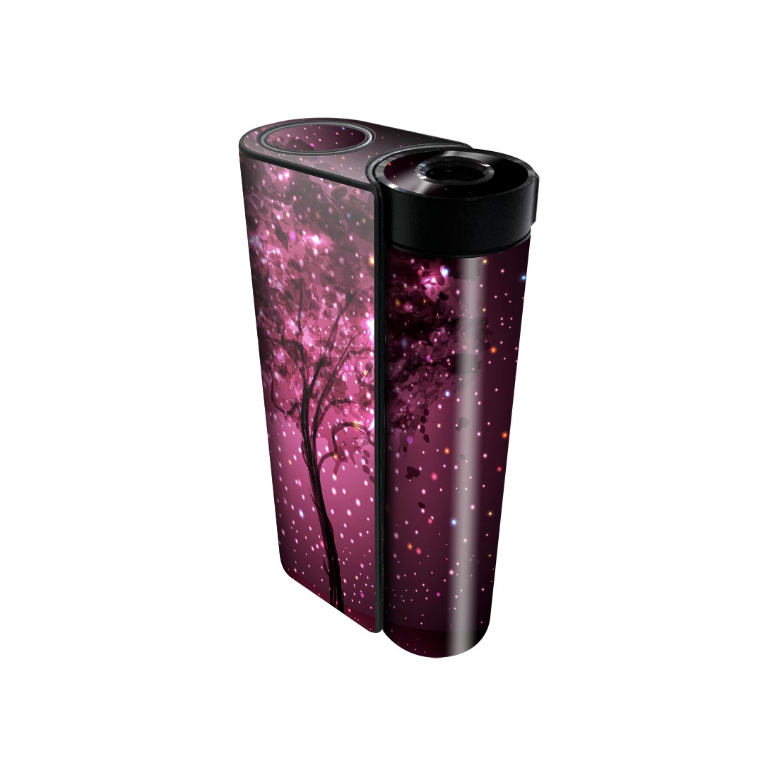 商品特徴・貼るだけでかんたん着せ替え、glo hyperx2 専用デザインスキンシール・高精細プリントで写真と遜色のない仕上がり！半光沢シートでしっとりツヤのある表現力・正面に加え、天面・底面シールがセットで一体感アップ！・ちょっとしたすり傷からglo hyperx2 本体を保護・接着部はエアフリー素材で気泡の心配も軽減・再剥離素材なので貼り付け時の調整も安心注意事項画像はサンプルですので、ご覧の環境によっては多少色味に違いを感じる場合がございます。 イメージと違った、モニターと色味が異なるという理由での交換や返金はご対応出来かねます。スキンシールのみの販売で、glo hyperx2 本体は付属しません。初回貼付時の位置調整や貼り直しは可能ですが、しっかりと押し付けて接着させた後の再剥離、再利用は保証しておりません。また接着部に油分や汚れが付着しますと角の部分は剥がれやすくなりますので、貼付時はあまり触れないようにご注意ください。無地のセミグロスシートにデザインをプリントした商品で、デコなどの加工はございません。 凹凸や光沢があるように見えたり布地や金属を素材にしたように見える商品もありますが、デザインの図版によるものです。印刷時に微妙な画像のズレが生じる場合がございます。ご注文後に1点1点制作する受注生産品の為、不良品以外のご返品や交換は固くお断りします。 発送について完全受注生産のハンドメイド商品となりますので、既製品と比べて発送までお時間を頂いています。 基本的に決済確認後、最大で10営業日での発送となります。繁忙期や休業日明けの場合はさらに時間がかかる場合があります。 その際には別途メールにてご連絡致します。メール便の場合、発送日から到着までに2?4日ほどかかる場合が多く、紛失などの保障もご対応できかねます。あらかじめご了承下さい。