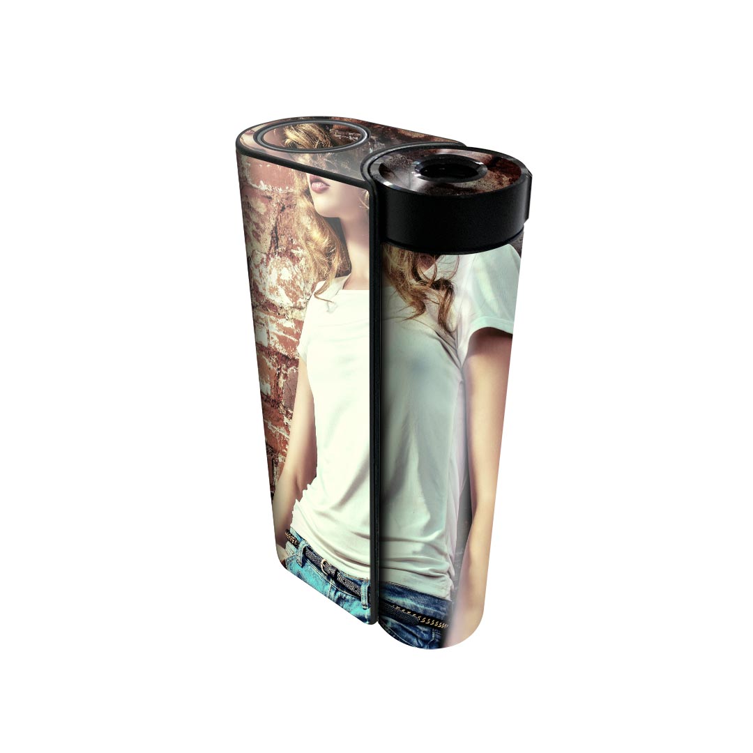 商品特徴・貼るだけでかんたん着せ替え、glo hyperx2 専用デザインスキンシール・高精細プリントで写真と遜色のない仕上がり！半光沢シートでしっとりツヤのある表現力・正面に加え、天面・底面シールがセットで一体感アップ！・ちょっとしたすり傷からglo hyperx2 本体を保護・接着部はエアフリー素材で気泡の心配も軽減・再剥離素材なので貼り付け時の調整も安心注意事項画像はサンプルですので、ご覧の環境によっては多少色味に違いを感じる場合がございます。 イメージと違った、モニターと色味が異なるという理由での交換や返金はご対応出来かねます。スキンシールのみの販売で、glo hyperx2 本体は付属しません。初回貼付時の位置調整や貼り直しは可能ですが、しっかりと押し付けて接着させた後の再剥離、再利用は保証しておりません。また接着部に油分や汚れが付着しますと角の部分は剥がれやすくなりますので、貼付時はあまり触れないようにご注意ください。無地のセミグロスシートにデザインをプリントした商品で、デコなどの加工はございません。 凹凸や光沢があるように見えたり布地や金属を素材にしたように見える商品もありますが、デザインの図版によるものです。印刷時に微妙な画像のズレが生じる場合がございます。ご注文後に1点1点制作する受注生産品の為、不良品以外のご返品や交換は固くお断りします。 発送について完全受注生産のハンドメイド商品となりますので、既製品と比べて発送までお時間を頂いています。 基本的に決済確認後、最大で10営業日での発送となります。繁忙期や休業日明けの場合はさらに時間がかかる場合があります。 その際には別途メールにてご連絡致します。メール便の場合、発送日から到着までに2?4日ほどかかる場合が多く、紛失などの保障もご対応できかねます。あらかじめご了承下さい。