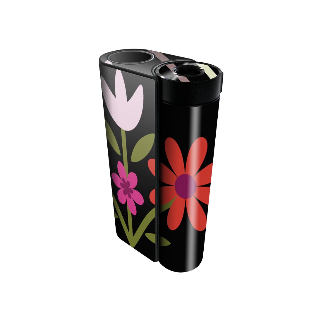 商品特徴・貼るだけでかんたん着せ替え、glo hyperx2 専用デザインスキンシール・高精細プリントで写真と遜色のない仕上がり！半光沢シートでしっとりツヤのある表現力・正面に加え、天面・底面シールがセットで一体感アップ！・ちょっとしたすり傷からglo hyperx2 本体を保護・接着部はエアフリー素材で気泡の心配も軽減・再剥離素材なので貼り付け時の調整も安心注意事項画像はサンプルですので、ご覧の環境によっては多少色味に違いを感じる場合がございます。 イメージと違った、モニターと色味が異なるという理由での交換や返金はご対応出来かねます。スキンシールのみの販売で、glo hyperx2 本体は付属しません。初回貼付時の位置調整や貼り直しは可能ですが、しっかりと押し付けて接着させた後の再剥離、再利用は保証しておりません。また接着部に油分や汚れが付着しますと角の部分は剥がれやすくなりますので、貼付時はあまり触れないようにご注意ください。無地のセミグロスシートにデザインをプリントした商品で、デコなどの加工はございません。 凹凸や光沢があるように見えたり布地や金属を素材にしたように見える商品もありますが、デザインの図版によるものです。印刷時に微妙な画像のズレが生じる場合がございます。ご注文後に1点1点制作する受注生産品の為、不良品以外のご返品や交換は固くお断りします。 発送について完全受注生産のハンドメイド商品となりますので、既製品と比べて発送までお時間を頂いています。 基本的に決済確認後、最大で10営業日での発送となります。繁忙期や休業日明けの場合はさらに時間がかかる場合があります。 その際には別途メールにてご連絡致します。メール便の場合、発送日から到着までに2?4日ほどかかる場合が多く、紛失などの保障もご対応できかねます。あらかじめご了承下さい。