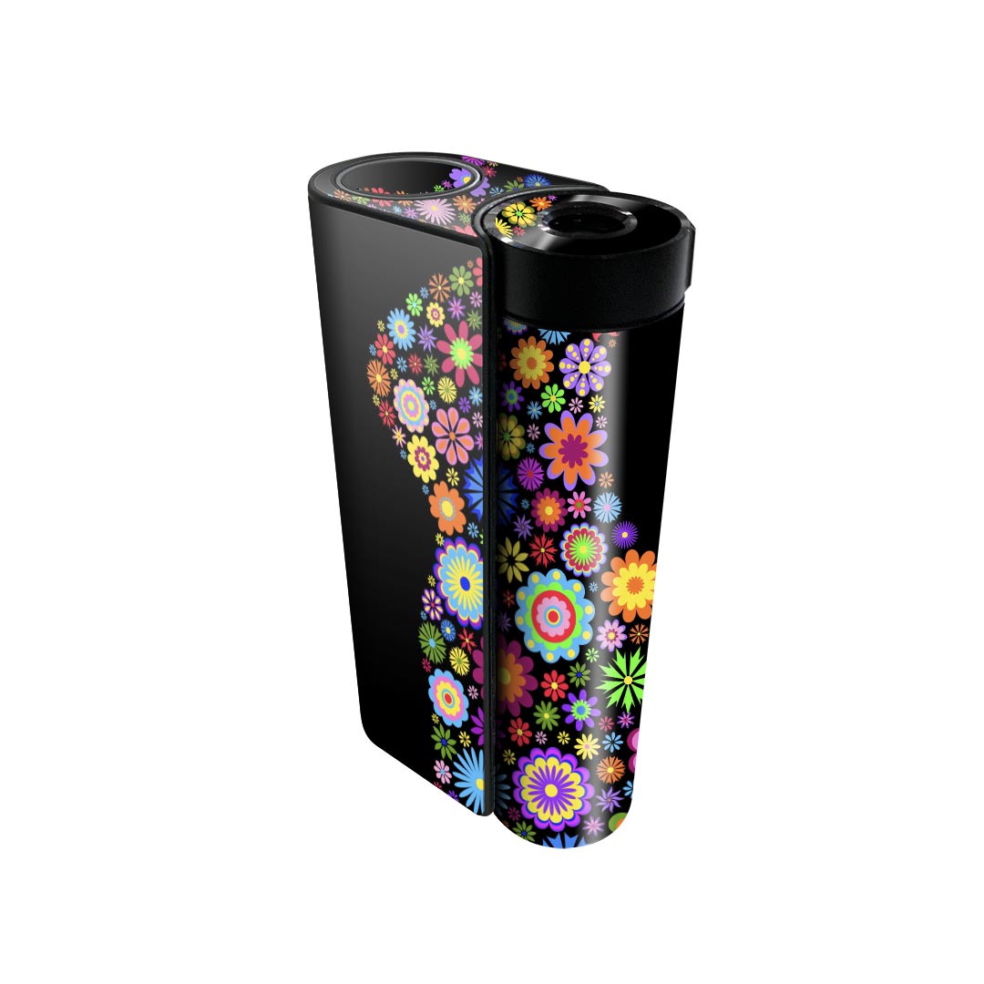 商品特徴・貼るだけでかんたん着せ替え、glo hyperx2 専用デザインスキンシール・高精細プリントで写真と遜色のない仕上がり！半光沢シートでしっとりツヤのある表現力・正面に加え、天面・底面シールがセットで一体感アップ！・ちょっとしたすり傷からglo hyperx2 本体を保護・接着部はエアフリー素材で気泡の心配も軽減・再剥離素材なので貼り付け時の調整も安心注意事項画像はサンプルですので、ご覧の環境によっては多少色味に違いを感じる場合がございます。 イメージと違った、モニターと色味が異なるという理由での交換や返金はご対応出来かねます。スキンシールのみの販売で、glo hyperx2 本体は付属しません。初回貼付時の位置調整や貼り直しは可能ですが、しっかりと押し付けて接着させた後の再剥離、再利用は保証しておりません。また接着部に油分や汚れが付着しますと角の部分は剥がれやすくなりますので、貼付時はあまり触れないようにご注意ください。無地のセミグロスシートにデザインをプリントした商品で、デコなどの加工はございません。 凹凸や光沢があるように見えたり布地や金属を素材にしたように見える商品もありますが、デザインの図版によるものです。印刷時に微妙な画像のズレが生じる場合がございます。ご注文後に1点1点制作する受注生産品の為、不良品以外のご返品や交換は固くお断りします。 発送について完全受注生産のハンドメイド商品となりますので、既製品と比べて発送までお時間を頂いています。 基本的に決済確認後、最大で10営業日での発送となります。繁忙期や休業日明けの場合はさらに時間がかかる場合があります。 その際には別途メールにてご連絡致します。メール便の場合、発送日から到着までに2?4日ほどかかる場合が多く、紛失などの保障もご対応できかねます。あらかじめご了承下さい。