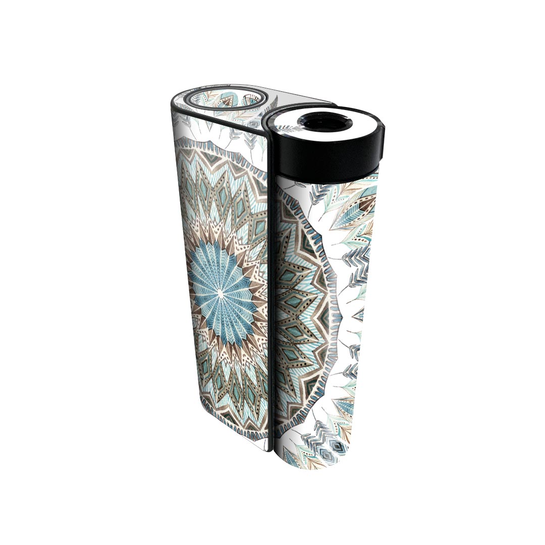 商品特徴・貼るだけでかんたん着せ替え、glo hyperx2 専用デザインスキンシール・高精細プリントで写真と遜色のない仕上がり！半光沢シートでしっとりツヤのある表現力・正面に加え、天面・底面シールがセットで一体感アップ！・ちょっとしたすり傷からglo hyperx2 本体を保護・接着部はエアフリー素材で気泡の心配も軽減・再剥離素材なので貼り付け時の調整も安心注意事項画像はサンプルですので、ご覧の環境によっては多少色味に違いを感じる場合がございます。 イメージと違った、モニターと色味が異なるという理由での交換や返金はご対応出来かねます。スキンシールのみの販売で、glo hyperx2 本体は付属しません。初回貼付時の位置調整や貼り直しは可能ですが、しっかりと押し付けて接着させた後の再剥離、再利用は保証しておりません。また接着部に油分や汚れが付着しますと角の部分は剥がれやすくなりますので、貼付時はあまり触れないようにご注意ください。無地のセミグロスシートにデザインをプリントした商品で、デコなどの加工はございません。 凹凸や光沢があるように見えたり布地や金属を素材にしたように見える商品もありますが、デザインの図版によるものです。印刷時に微妙な画像のズレが生じる場合がございます。ご注文後に1点1点制作する受注生産品の為、不良品以外のご返品や交換は固くお断りします。 発送について完全受注生産のハンドメイド商品となりますので、既製品と比べて発送までお時間を頂いています。 基本的に決済確認後、最大で10営業日での発送となります。繁忙期や休業日明けの場合はさらに時間がかかる場合があります。 その際には別途メールにてご連絡致します。メール便の場合、発送日から到着までに2?4日ほどかかる場合が多く、紛失などの保障もご対応できかねます。あらかじめご了承下さい。