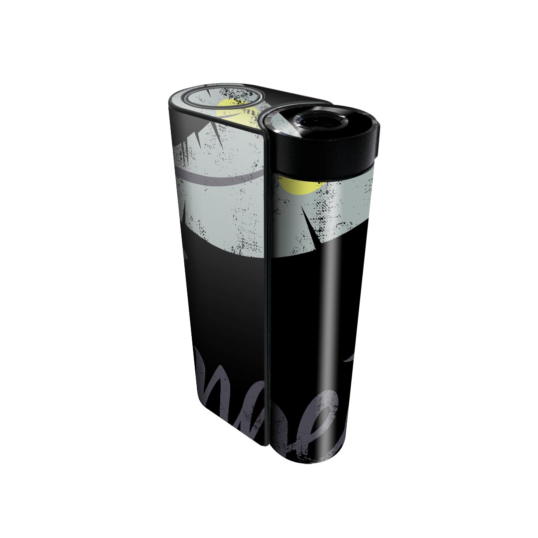 商品特徴・貼るだけでかんたん着せ替え、glo hyperx2 専用デザインスキンシール・高精細プリントで写真と遜色のない仕上がり！半光沢シートでしっとりツヤのある表現力・正面に加え、天面・底面シールがセットで一体感アップ！・ちょっとしたすり傷からglo hyperx2 本体を保護・接着部はエアフリー素材で気泡の心配も軽減・再剥離素材なので貼り付け時の調整も安心注意事項画像はサンプルですので、ご覧の環境によっては多少色味に違いを感じる場合がございます。 イメージと違った、モニターと色味が異なるという理由での交換や返金はご対応出来かねます。スキンシールのみの販売で、glo hyperx2 本体は付属しません。初回貼付時の位置調整や貼り直しは可能ですが、しっかりと押し付けて接着させた後の再剥離、再利用は保証しておりません。また接着部に油分や汚れが付着しますと角の部分は剥がれやすくなりますので、貼付時はあまり触れないようにご注意ください。無地のセミグロスシートにデザインをプリントした商品で、デコなどの加工はございません。 凹凸や光沢があるように見えたり布地や金属を素材にしたように見える商品もありますが、デザインの図版によるものです。印刷時に微妙な画像のズレが生じる場合がございます。ご注文後に1点1点制作する受注生産品の為、不良品以外のご返品や交換は固くお断りします。 発送について完全受注生産のハンドメイド商品となりますので、既製品と比べて発送までお時間を頂いています。 基本的に決済確認後、最大で10営業日での発送となります。繁忙期や休業日明けの場合はさらに時間がかかる場合があります。 その際には別途メールにてご連絡致します。メール便の場合、発送日から到着までに2?4日ほどかかる場合が多く、紛失などの保障もご対応できかねます。あらかじめご了承下さい。